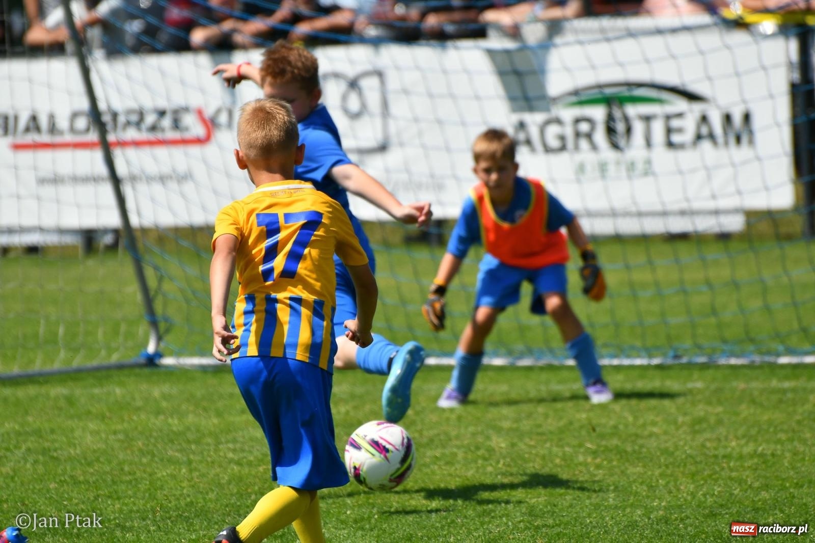 Zdjęcie w galerii na portalu naszraciborz.pl: Młody Widzew bezkonkurencyjny w Raciborzu. Zwyciężył w międzynarodowym V4Cup [FOTO] wiadomości z regionu