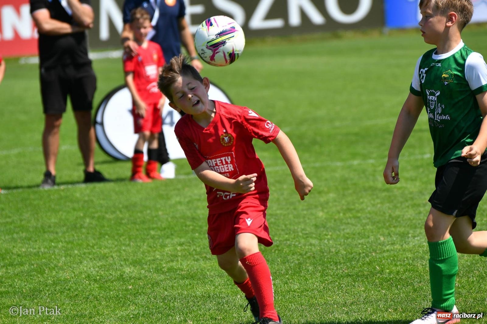 Zdjęcie w galerii na portalu naszraciborz.pl: Młody Widzew bezkonkurencyjny w Raciborzu. Zwyciężył w międzynarodowym V4Cup [FOTO] wiadomości z regionu