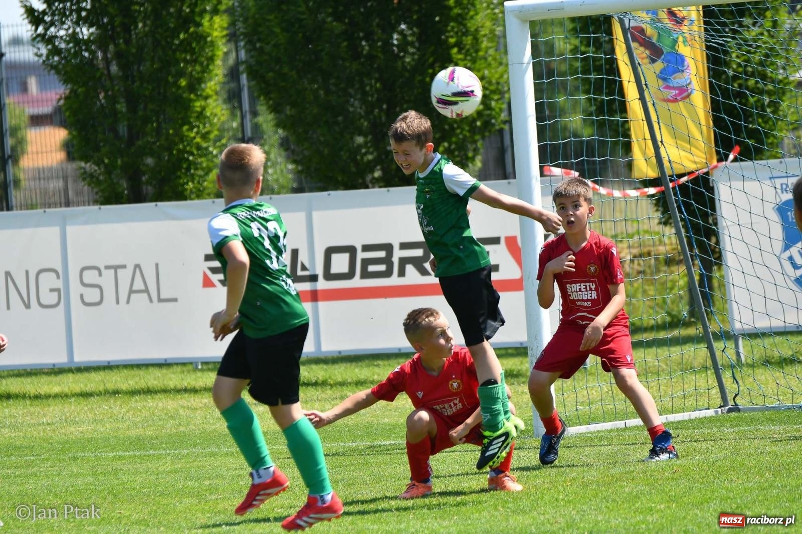 Zdjęcie w galerii na portalu naszraciborz.pl: Młody Widzew bezkonkurencyjny w Raciborzu. Zwyciężył w międzynarodowym V4Cup [FOTO] wiadomości z regionu