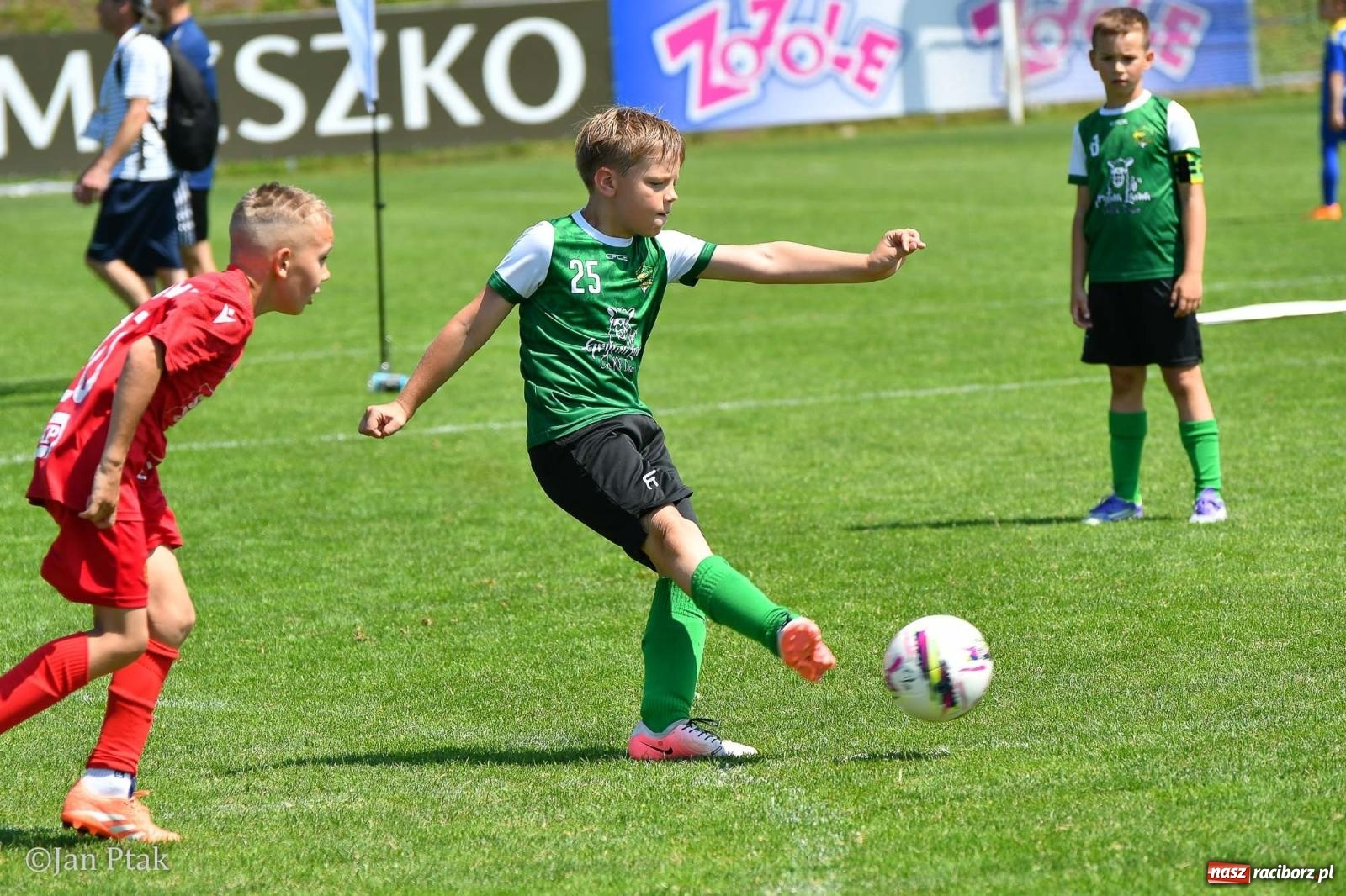 Zdjęcie w galerii na portalu naszraciborz.pl: Młody Widzew bezkonkurencyjny w Raciborzu. Zwyciężył w międzynarodowym V4Cup [FOTO] wiadomości z regionu