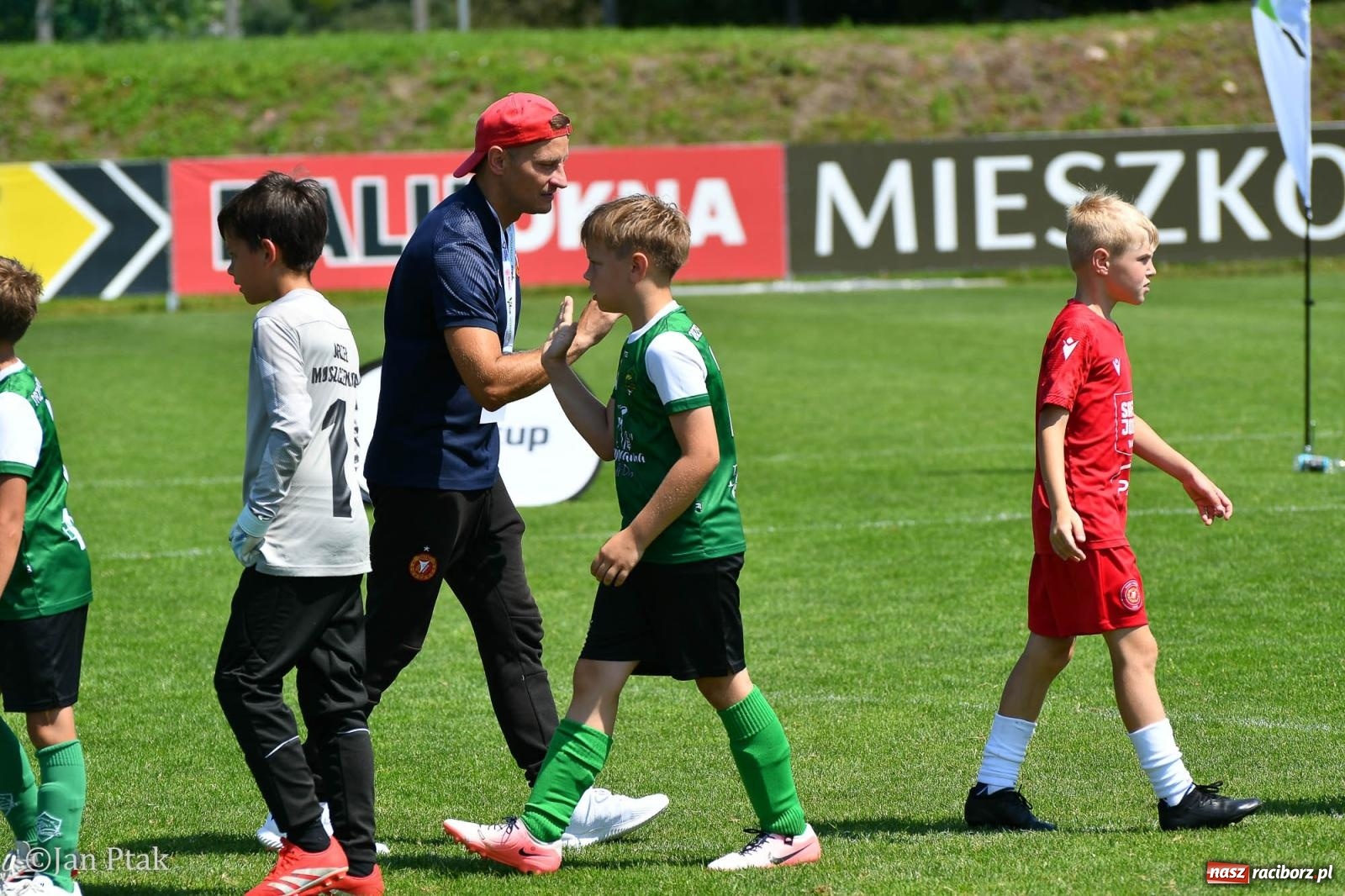 Zdjęcie w galerii na portalu naszraciborz.pl: Młody Widzew bezkonkurencyjny w Raciborzu. Zwyciężył w międzynarodowym V4Cup [FOTO] wiadomości z regionu