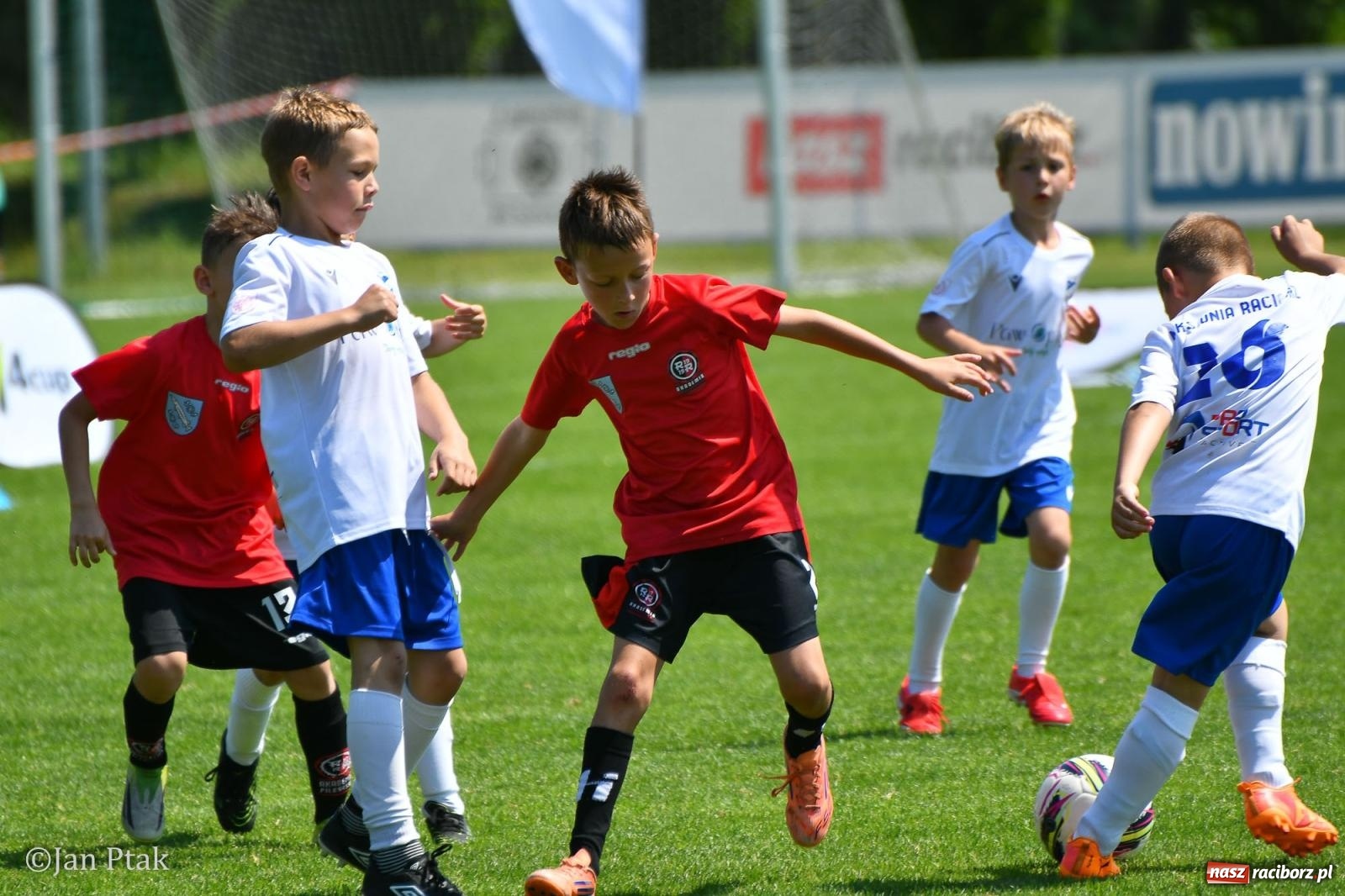 Zdjęcie w galerii na portalu naszraciborz.pl: Młody Widzew bezkonkurencyjny w Raciborzu. Zwyciężył w międzynarodowym V4Cup [FOTO] wiadomości z regionu