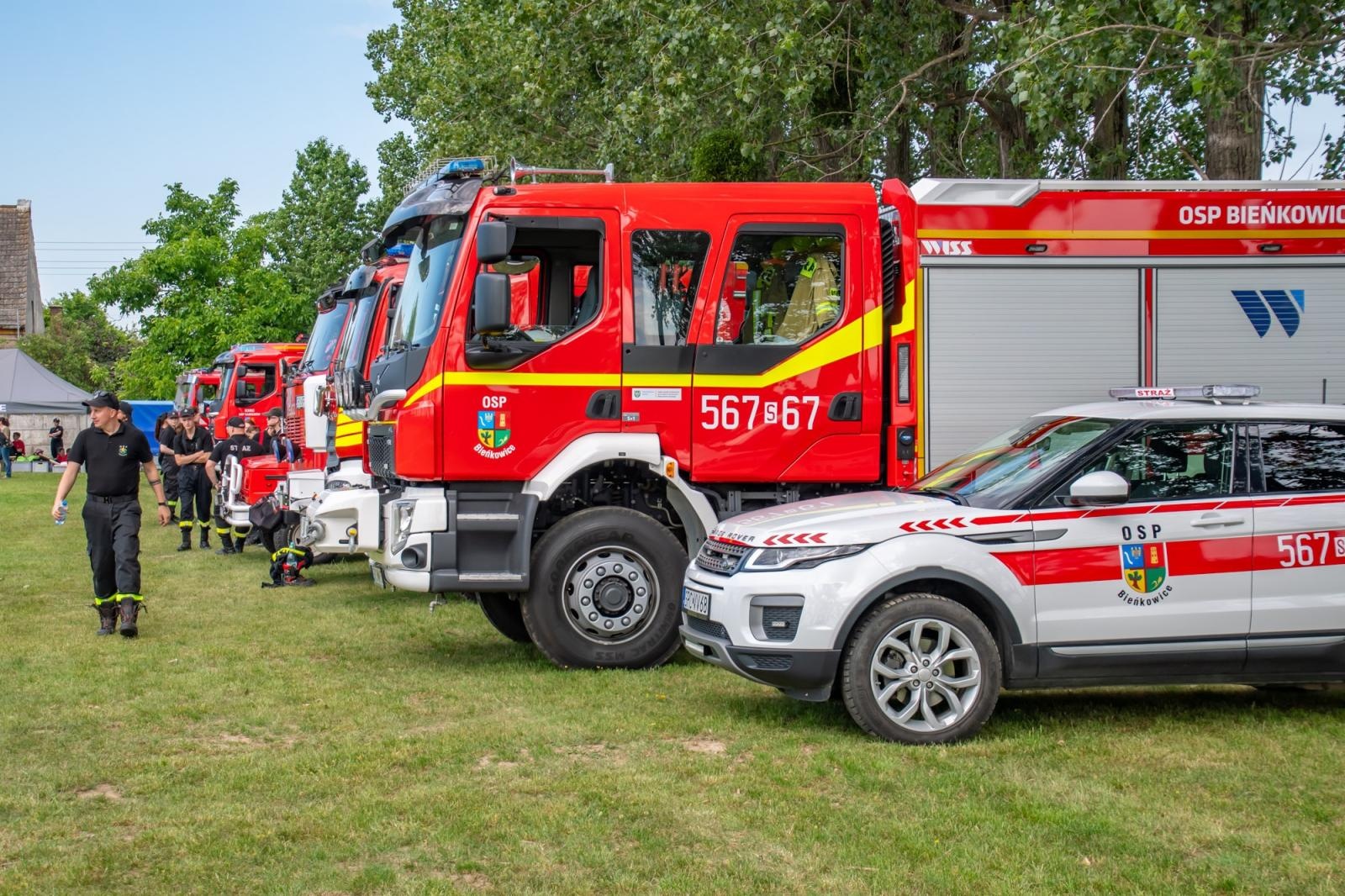 Zdjęcie w galerii na portalu naszraciborz.pl: Roszków, Owsiszcze i Bolesław z Pucharami Wójta Gminy Krzyżanowice wiadomości z regionu