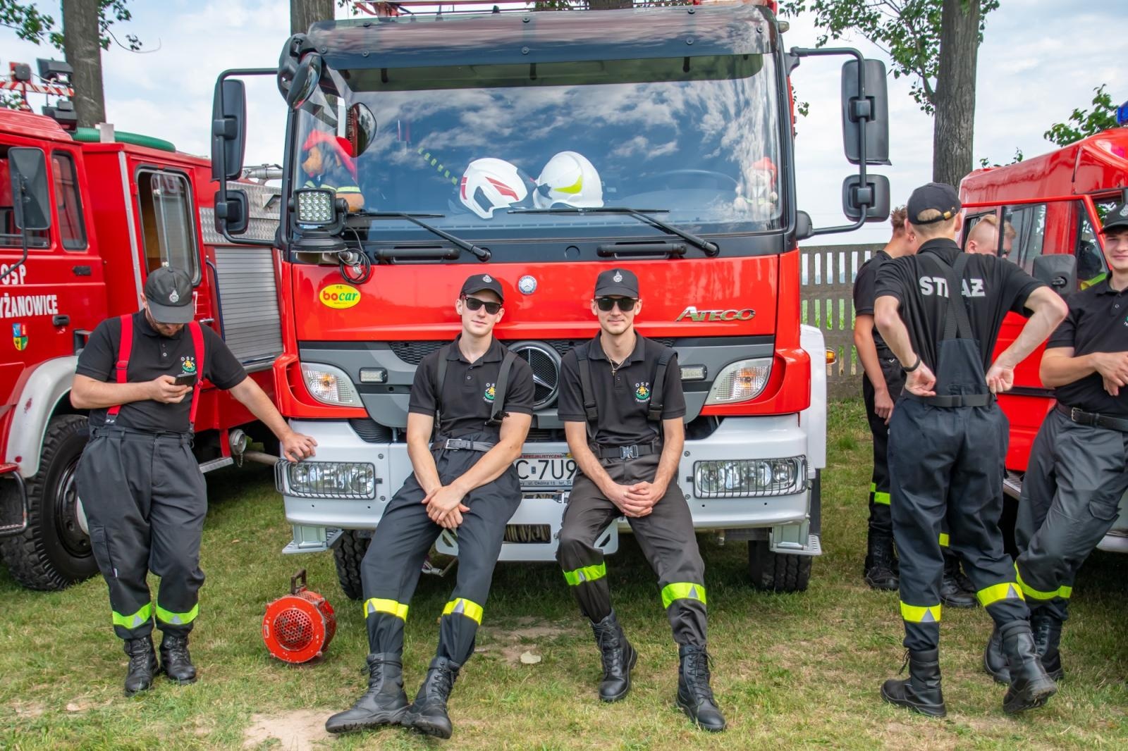 Zdjęcie w galerii na portalu naszraciborz.pl: Roszków, Owsiszcze i Bolesław z Pucharami Wójta Gminy Krzyżanowice wiadomości z regionu