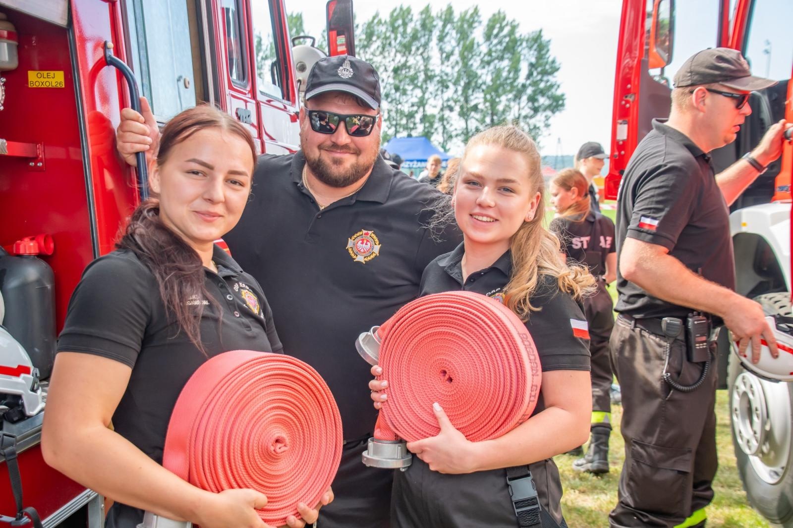 Zdjęcie w galerii na portalu naszraciborz.pl: Roszków, Owsiszcze i Bolesław z Pucharami Wójta Gminy Krzyżanowice wiadomości z regionu