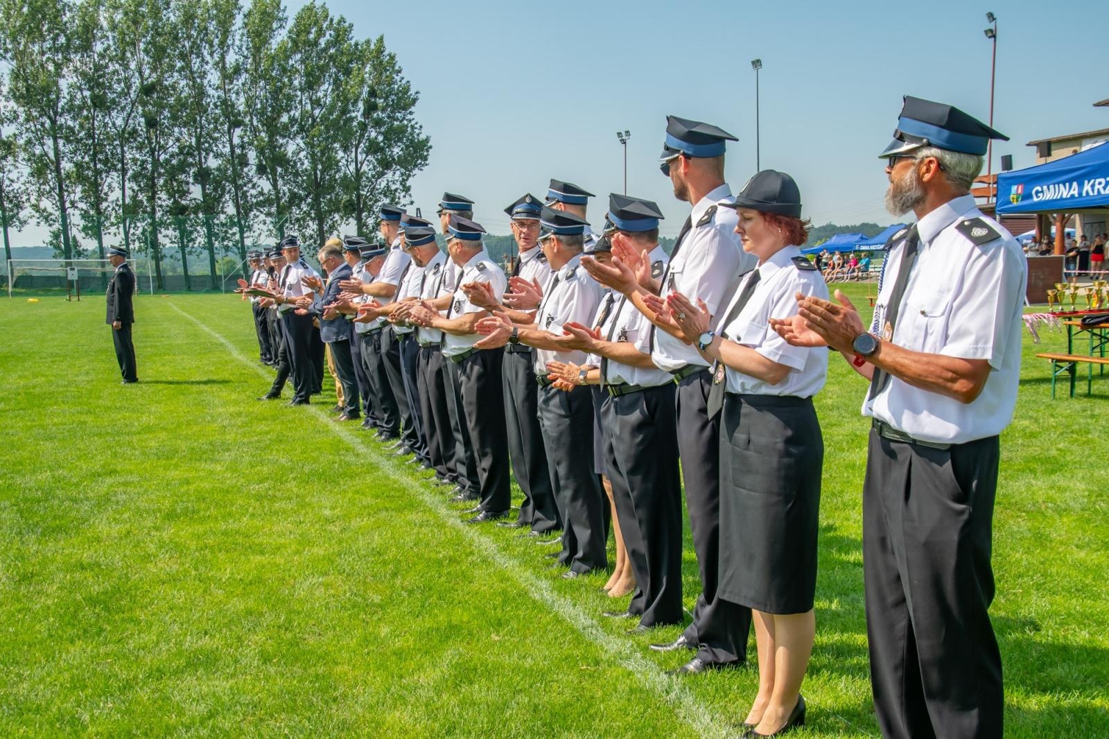 Zdjęcie w galerii na portalu naszraciborz.pl: Roszków, Owsiszcze i Bolesław z Pucharami Wójta Gminy Krzyżanowice wiadomości z regionu