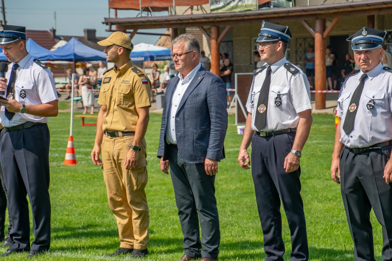 Zdjęcie w galerii na portalu naszraciborz.pl: Roszków, Owsiszcze i Bolesław z Pucharami Wójta Gminy Krzyżanowice wiadomości z regionu