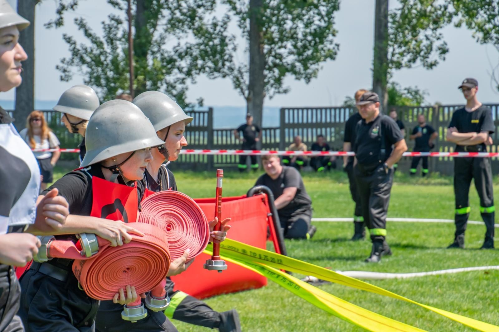 Zdjęcie w galerii na portalu naszraciborz.pl: Roszków, Owsiszcze i Bolesław z Pucharami Wójta Gminy Krzyżanowice wiadomości z regionu