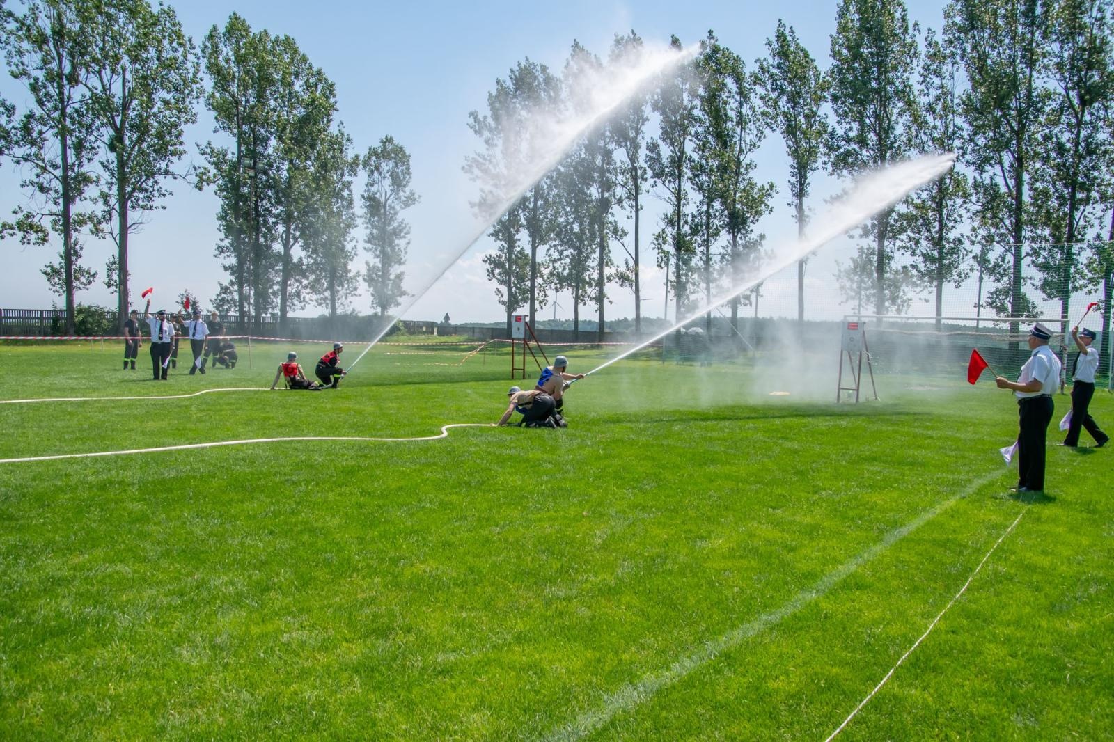 Zdjęcie w galerii na portalu naszraciborz.pl: Roszków, Owsiszcze i Bolesław z Pucharami Wójta Gminy Krzyżanowice wiadomości z regionu