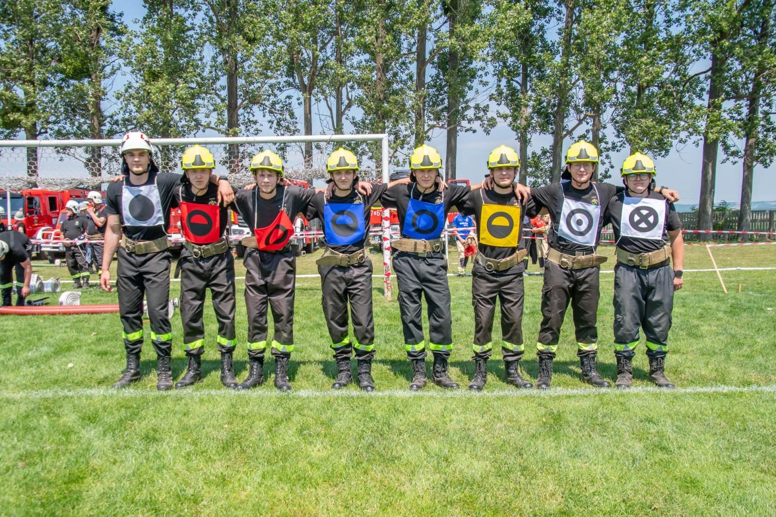 Zdjęcie w galerii na portalu naszraciborz.pl: Roszków, Owsiszcze i Bolesław z Pucharami Wójta Gminy Krzyżanowice wiadomości z regionu