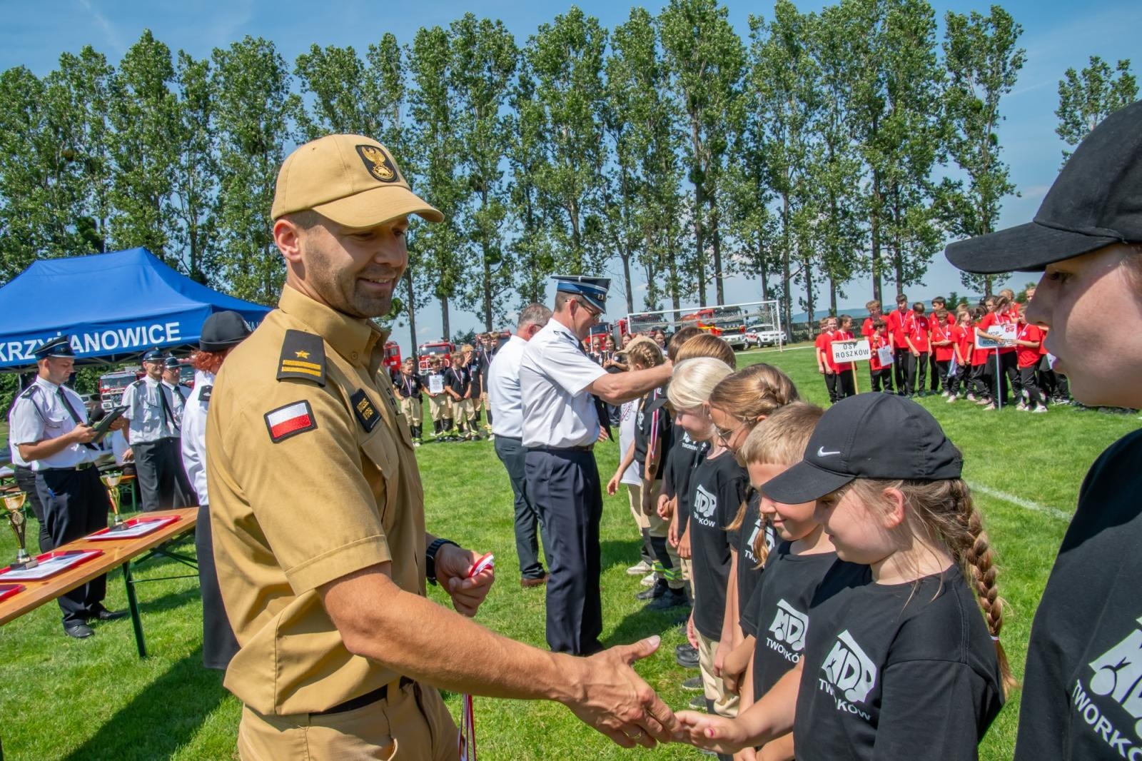 Zdjęcie w galerii na portalu naszraciborz.pl: Roszków, Owsiszcze i Bolesław z Pucharami Wójta Gminy Krzyżanowice wiadomości z regionu