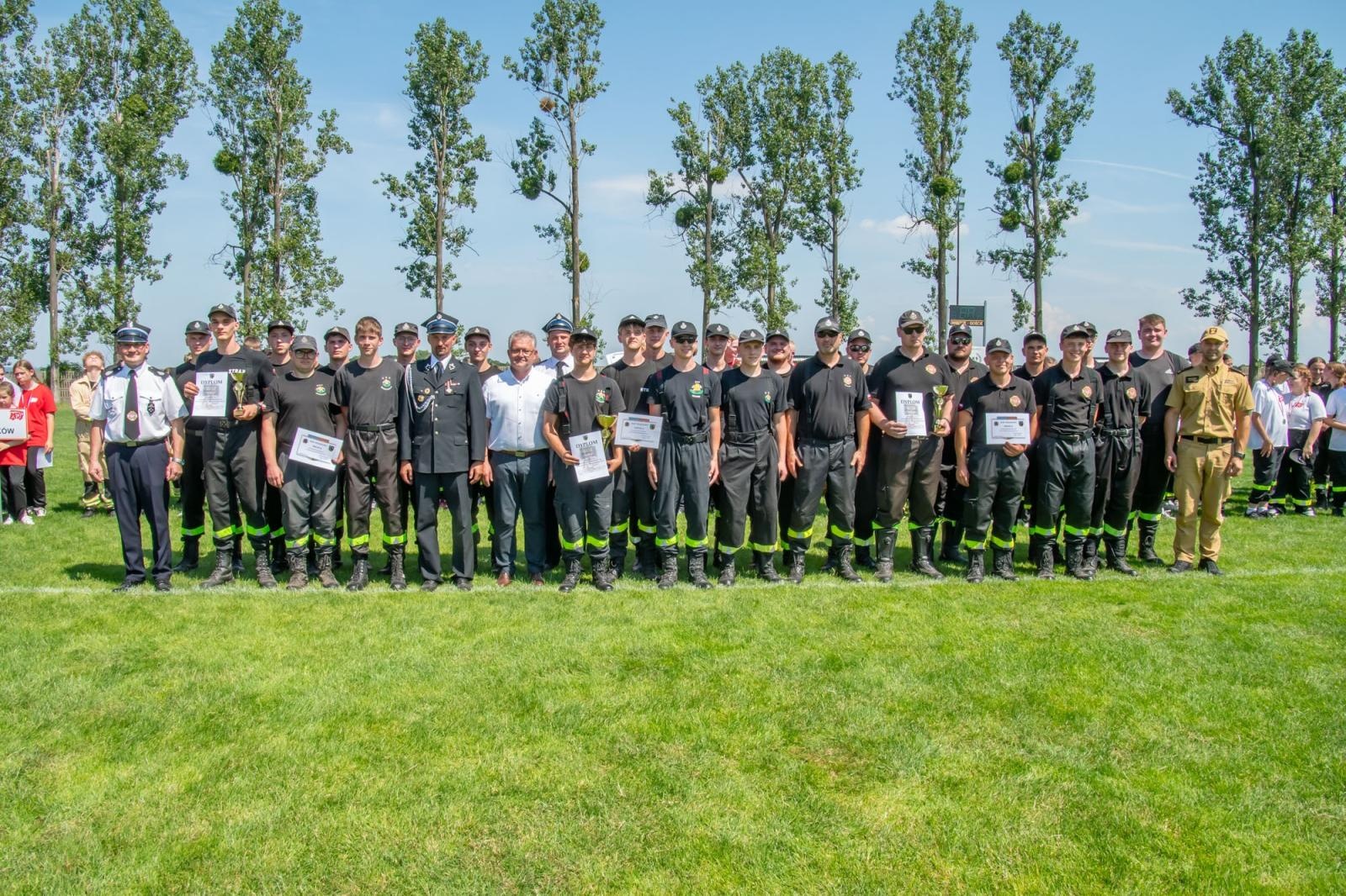 Zdjęcie w galerii na portalu naszraciborz.pl: Roszków, Owsiszcze i Bolesław z Pucharami Wójta Gminy Krzyżanowice wiadomości z regionu
