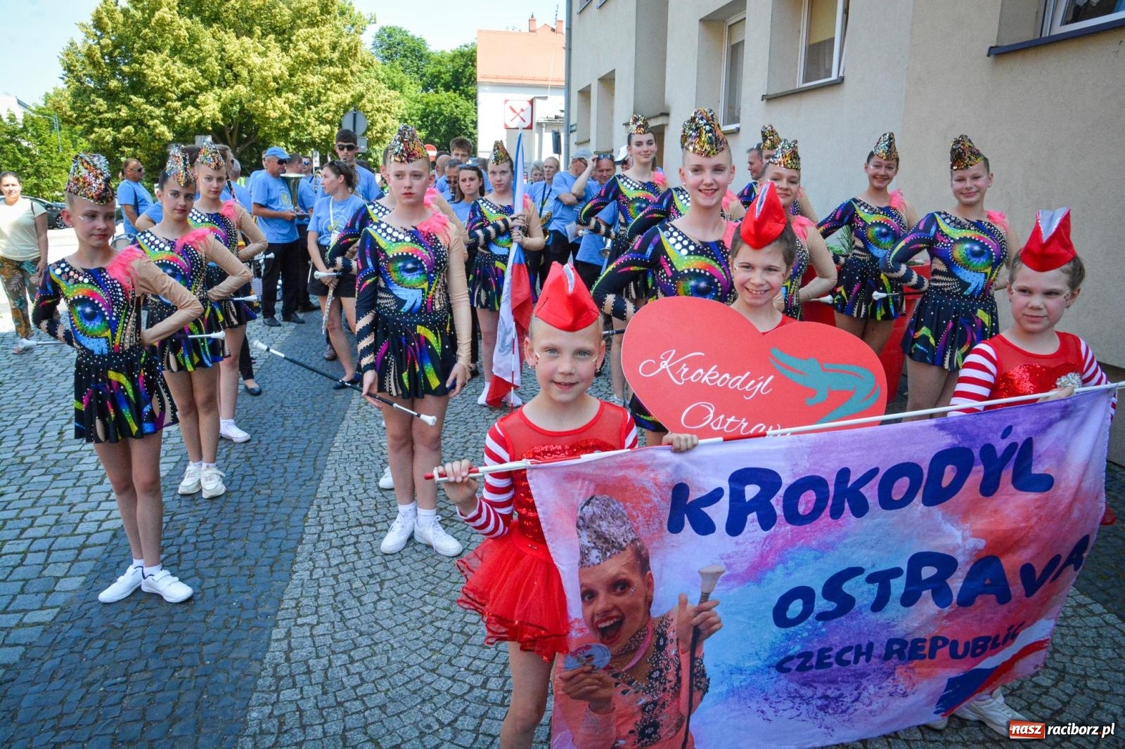 Zdjęcie w galerii na portalu naszraciborz.pl: Międzynarodowe Spotkania Artystyczne w Raciborzu. Barwny korowód przeszedł ulicami miasta wiadomości z regionu
