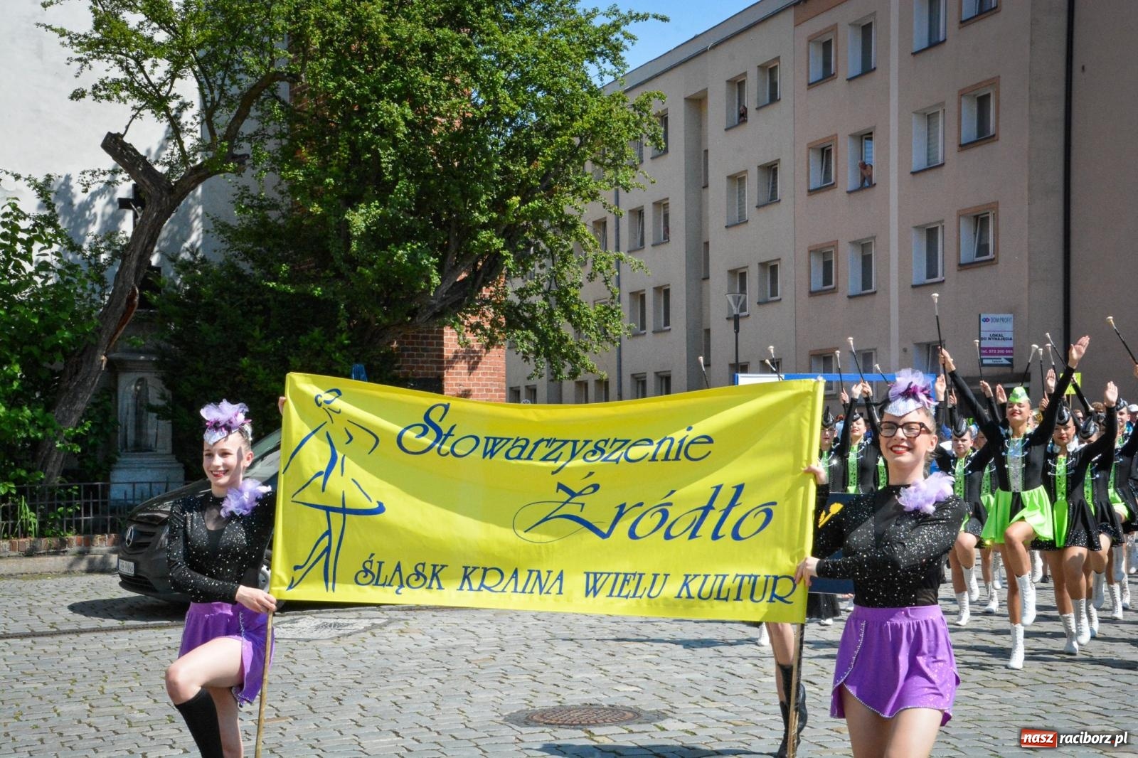 Zdjęcie w galerii na portalu naszraciborz.pl: Międzynarodowe Spotkania Artystyczne w Raciborzu. Barwny korowód przeszedł ulicami miasta wiadomości z regionu