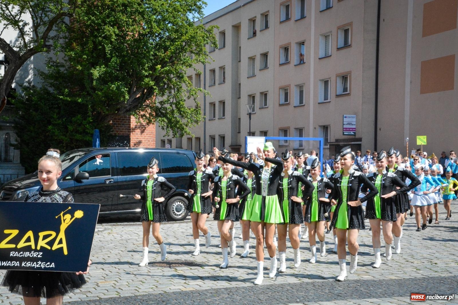 Zdjęcie w galerii na portalu naszraciborz.pl: Międzynarodowe Spotkania Artystyczne w Raciborzu. Barwny korowód przeszedł ulicami miasta wiadomości z regionu
