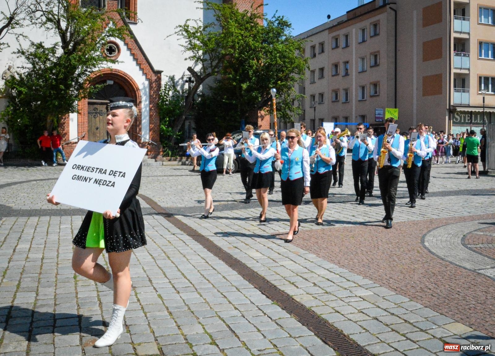 Zdjęcie w galerii na portalu naszraciborz.pl: Międzynarodowe Spotkania Artystyczne w Raciborzu. Barwny korowód przeszedł ulicami miasta wiadomości z regionu