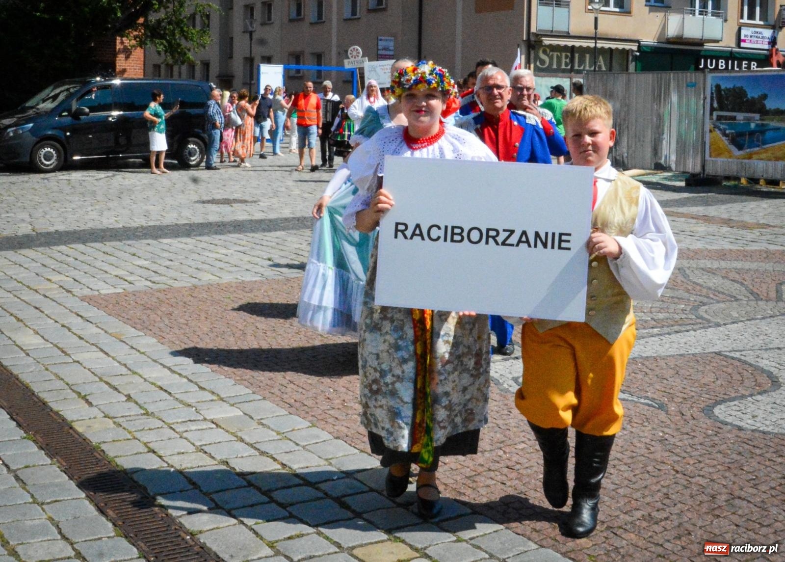 Zdjęcie w galerii na portalu naszraciborz.pl: Międzynarodowe Spotkania Artystyczne w Raciborzu. Barwny korowód przeszedł ulicami miasta wiadomości z regionu