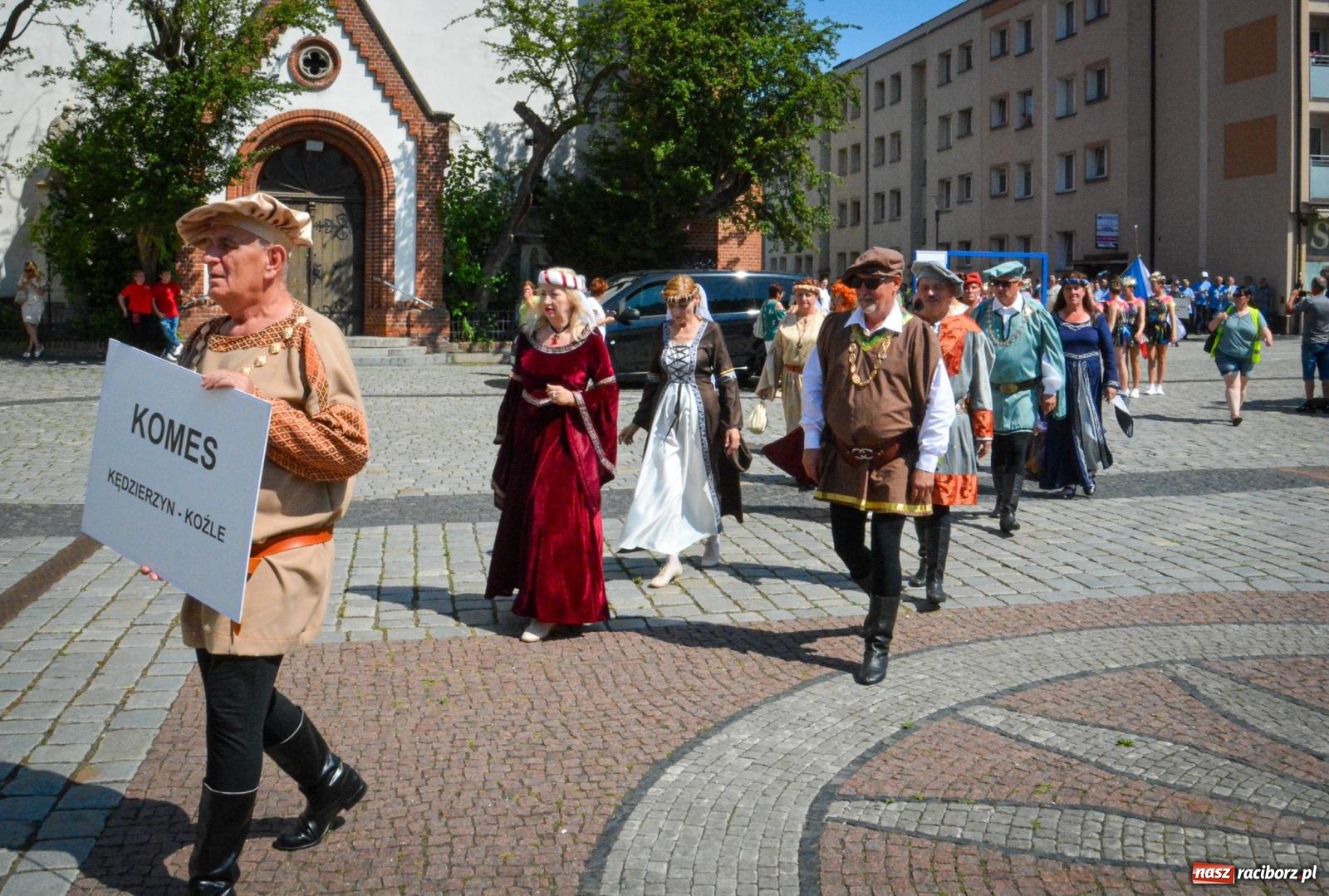 Zdjęcie w galerii na portalu naszraciborz.pl: Międzynarodowe Spotkania Artystyczne w Raciborzu. Barwny korowód przeszedł ulicami miasta wiadomości z regionu