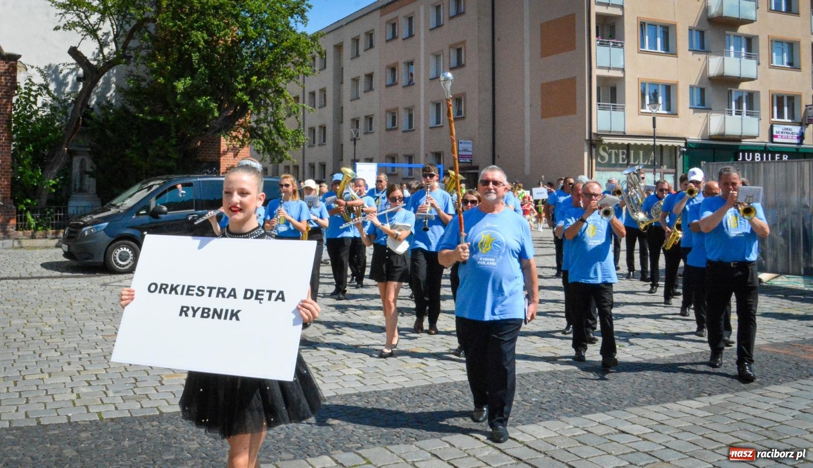 Zdjęcie w galerii na portalu naszraciborz.pl: Międzynarodowe Spotkania Artystyczne w Raciborzu. Barwny korowód przeszedł ulicami miasta wiadomości z regionu