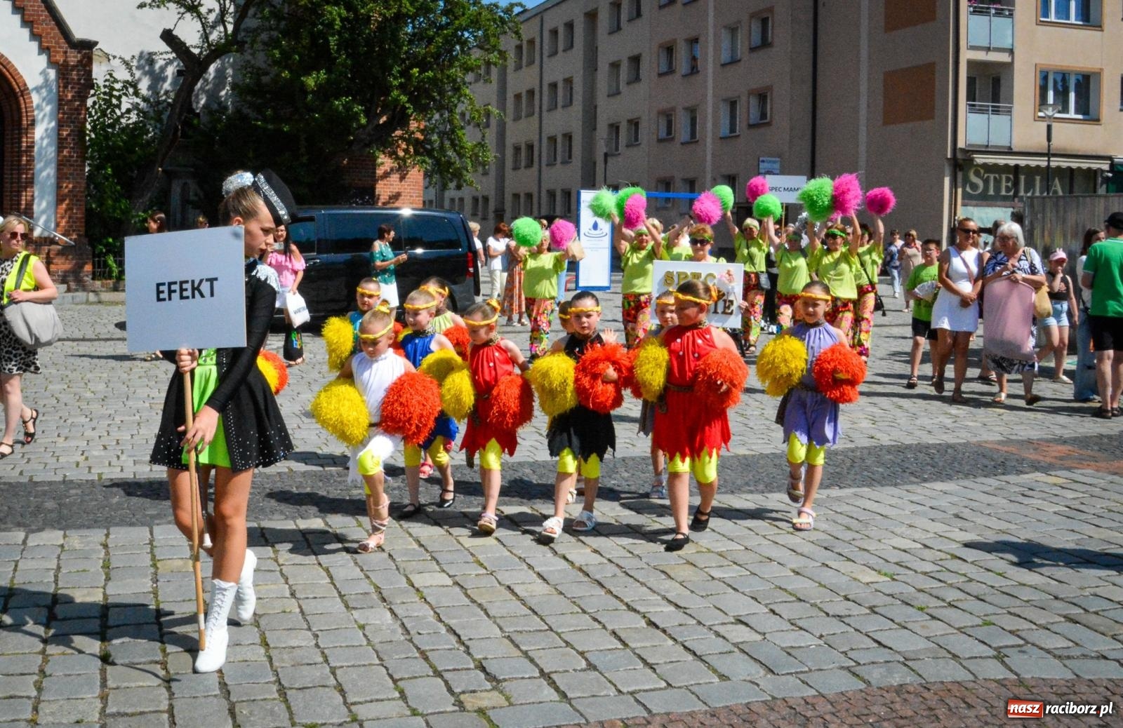 Zdjęcie w galerii na portalu naszraciborz.pl: Międzynarodowe Spotkania Artystyczne w Raciborzu. Barwny korowód przeszedł ulicami miasta wiadomości z regionu