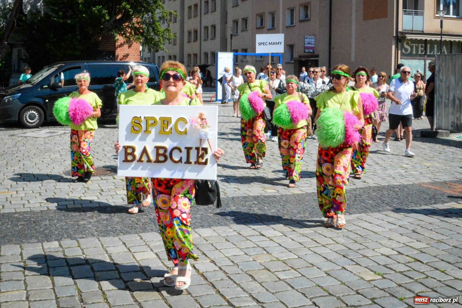 Zdjęcie w galerii na portalu naszraciborz.pl: Międzynarodowe Spotkania Artystyczne w Raciborzu. Barwny korowód przeszedł ulicami miasta wiadomości z regionu