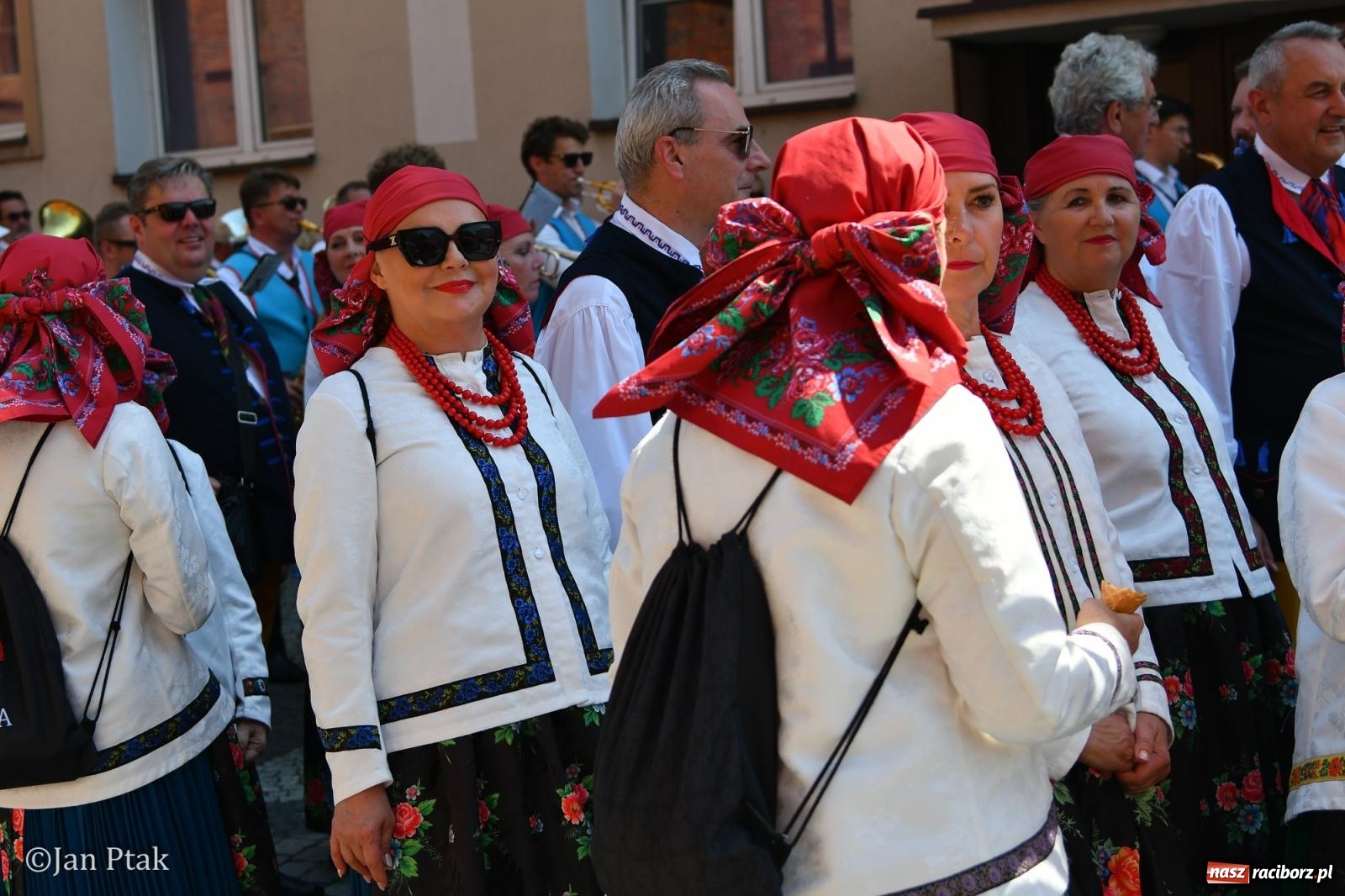 Zdjęcie w galerii na portalu naszraciborz.pl: Międzynarodowe Spotkania Artystyczne w Raciborzu. Barwny korowód przeszedł ulicami miasta wiadomości z regionu