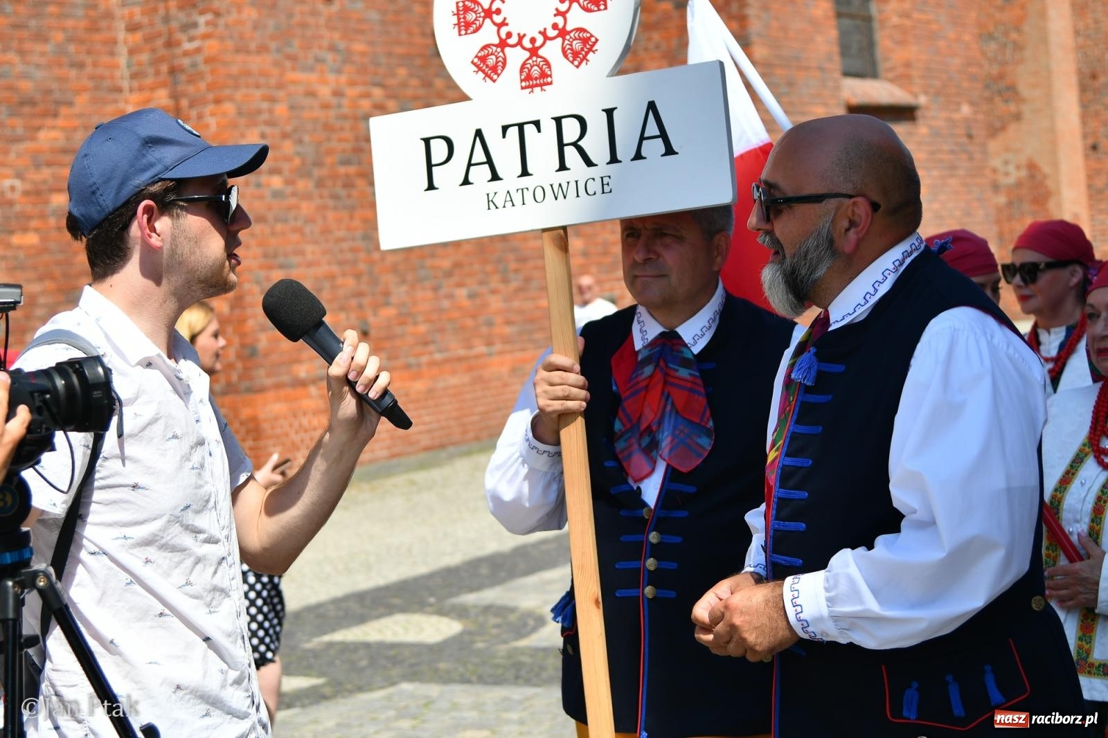 Zdjęcie w galerii na portalu naszraciborz.pl: Międzynarodowe Spotkania Artystyczne w Raciborzu. Barwny korowód przeszedł ulicami miasta wiadomości z regionu