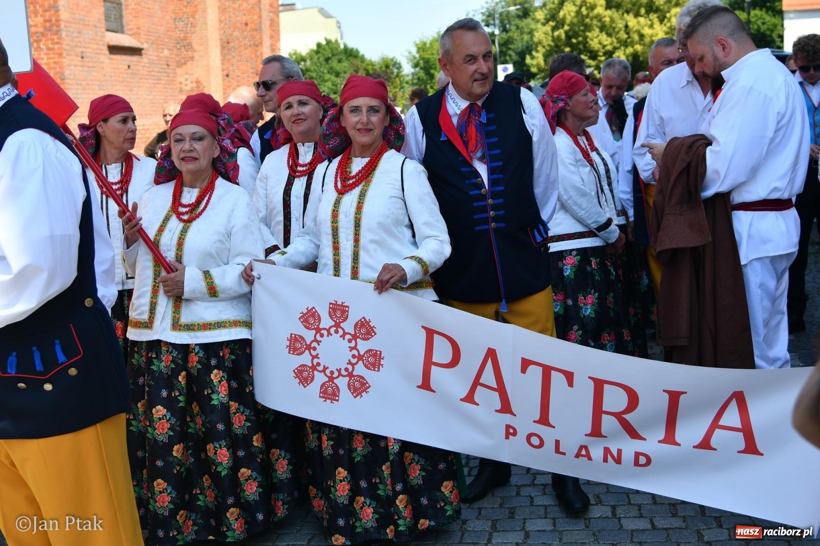 Zdjęcie w galerii na portalu naszraciborz.pl: Międzynarodowe Spotkania Artystyczne w Raciborzu. Barwny korowód przeszedł ulicami miasta wiadomości z regionu