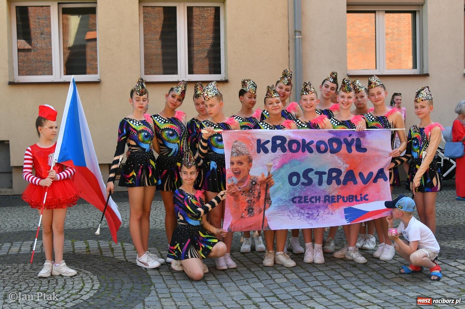 Zdjęcie w galerii na portalu naszraciborz.pl: Międzynarodowe Spotkania Artystyczne w Raciborzu. Barwny korowód przeszedł ulicami miasta wiadomości z regionu