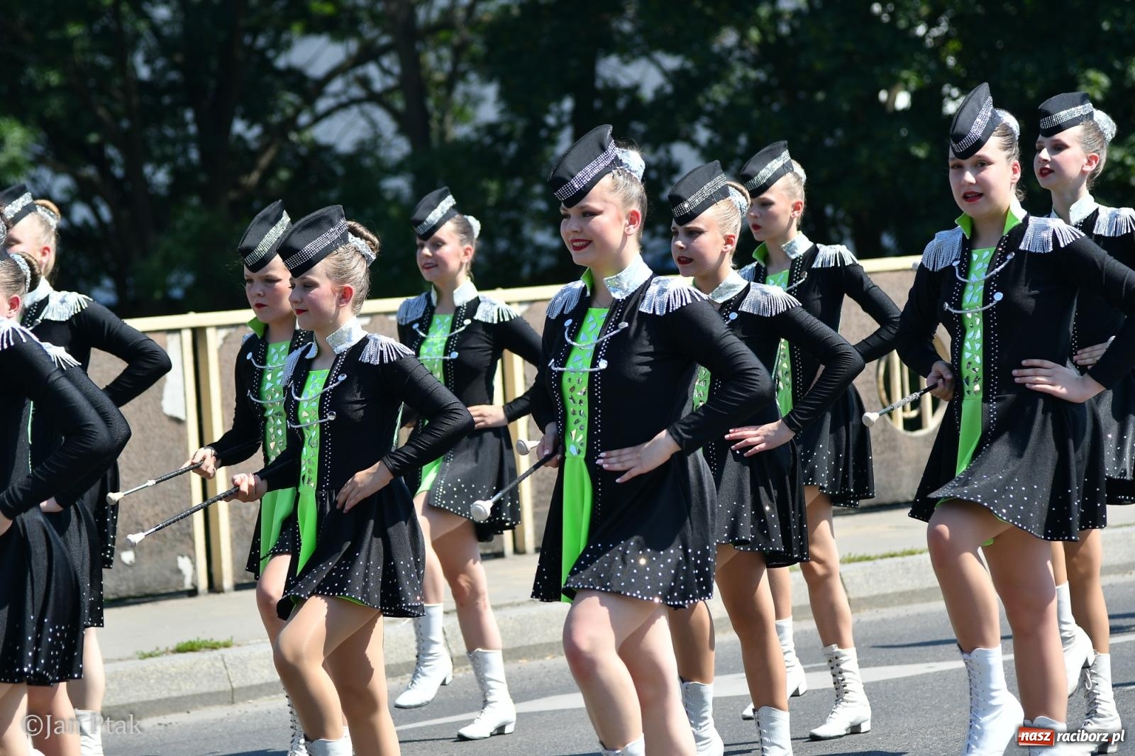 Zdjęcie w galerii na portalu naszraciborz.pl: Międzynarodowe Spotkania Artystyczne w Raciborzu. Barwny korowód przeszedł ulicami miasta wiadomości z regionu