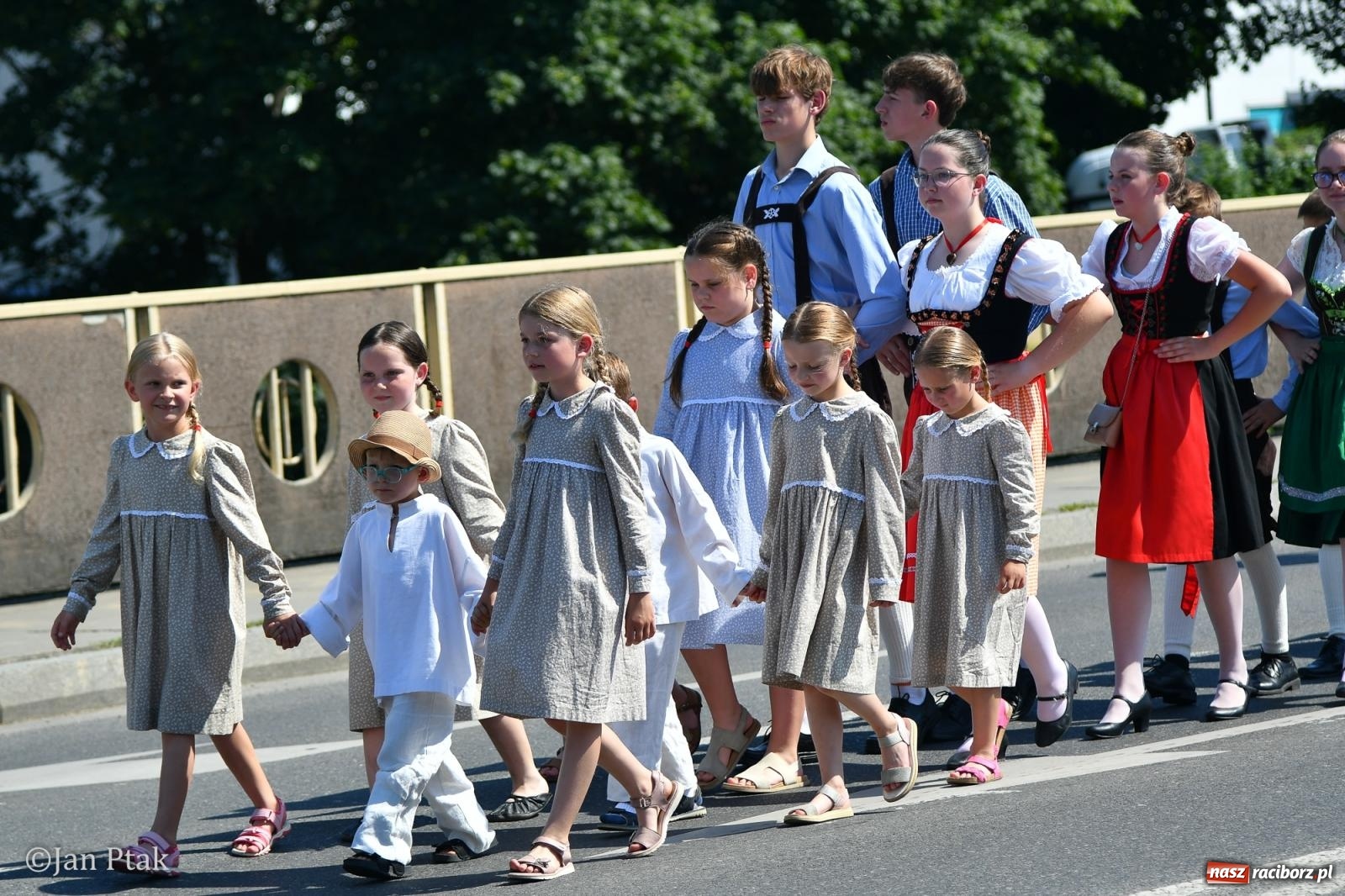 Zdjęcie w galerii na portalu naszraciborz.pl: Międzynarodowe Spotkania Artystyczne w Raciborzu. Barwny korowód przeszedł ulicami miasta wiadomości z regionu