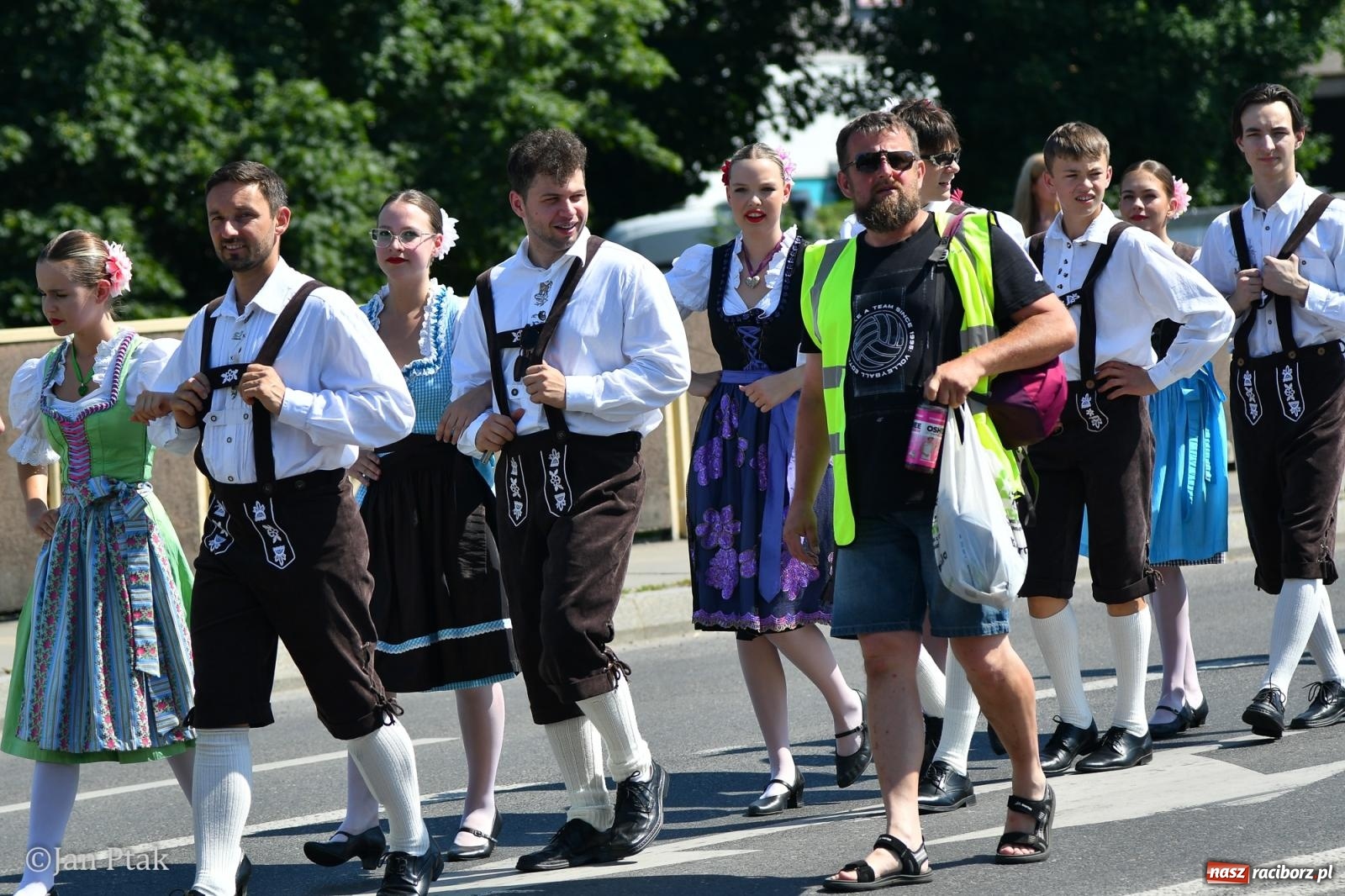 Zdjęcie w galerii na portalu naszraciborz.pl: Międzynarodowe Spotkania Artystyczne w Raciborzu. Barwny korowód przeszedł ulicami miasta wiadomości z regionu