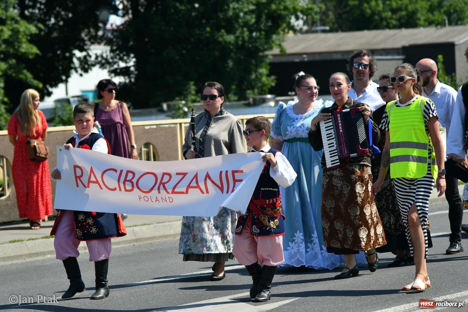 Zdjęcie w galerii na portalu naszraciborz.pl: Międzynarodowe Spotkania Artystyczne w Raciborzu. Barwny korowód przeszedł ulicami miasta wiadomości z regionu