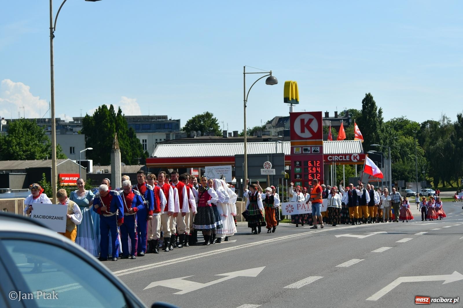 Zdjęcie w galerii na portalu naszraciborz.pl: Międzynarodowe Spotkania Artystyczne w Raciborzu. Barwny korowód przeszedł ulicami miasta wiadomości z regionu