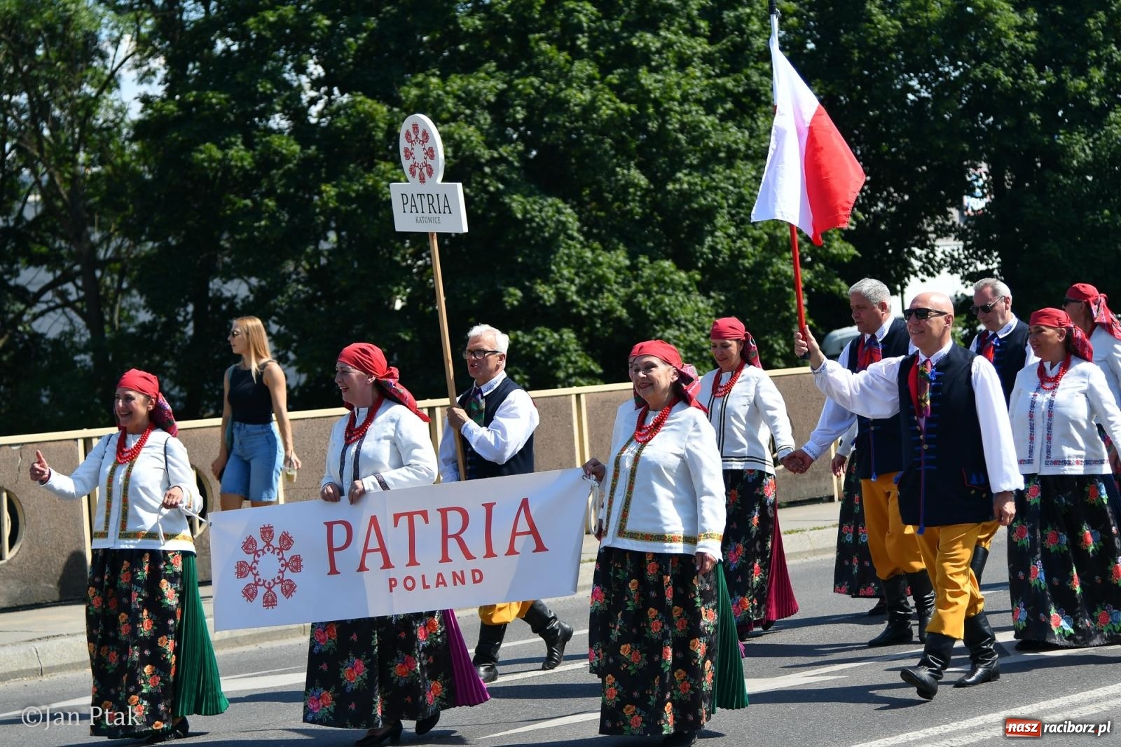 Zdjęcie w galerii na portalu naszraciborz.pl: Międzynarodowe Spotkania Artystyczne w Raciborzu. Barwny korowód przeszedł ulicami miasta wiadomości z regionu