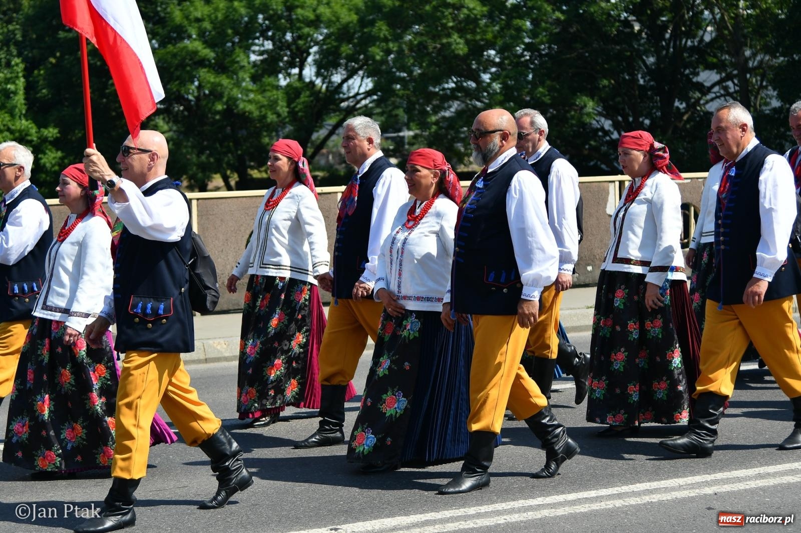 Zdjęcie w galerii na portalu naszraciborz.pl: Międzynarodowe Spotkania Artystyczne w Raciborzu. Barwny korowód przeszedł ulicami miasta wiadomości z regionu