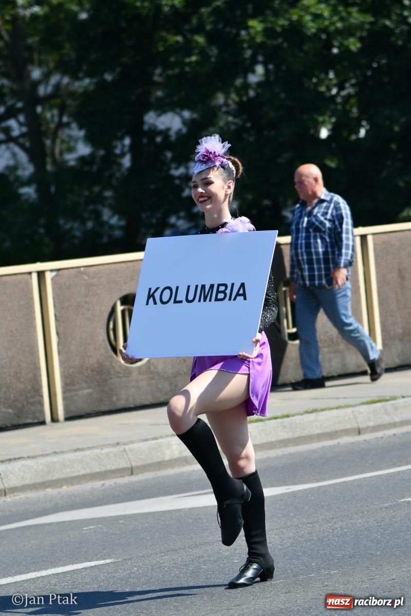 Zdjęcie w galerii na portalu naszraciborz.pl: Międzynarodowe Spotkania Artystyczne w Raciborzu. Barwny korowód przeszedł ulicami miasta wiadomości z regionu