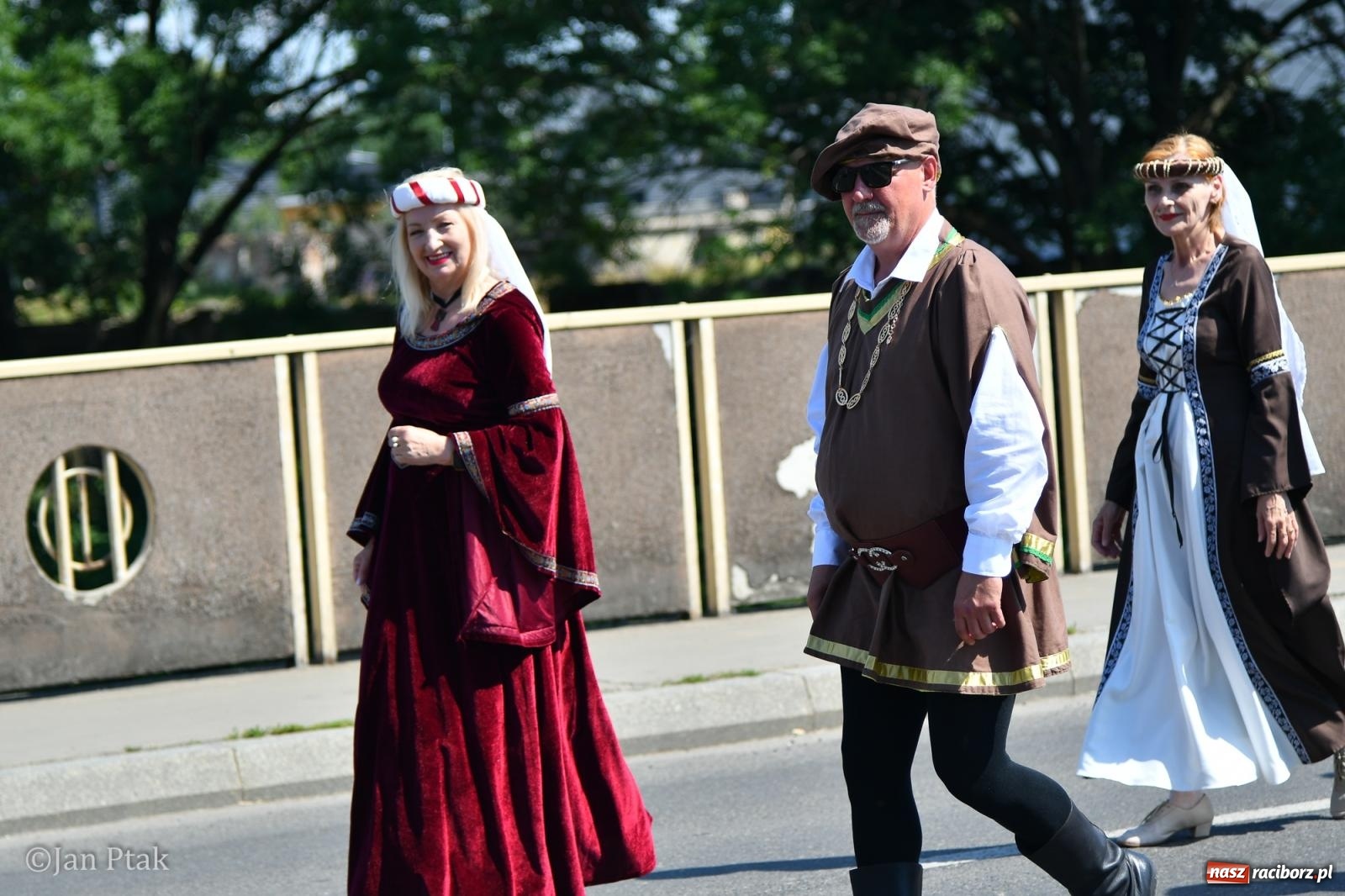 Zdjęcie w galerii na portalu naszraciborz.pl: Międzynarodowe Spotkania Artystyczne w Raciborzu. Barwny korowód przeszedł ulicami miasta wiadomości z regionu