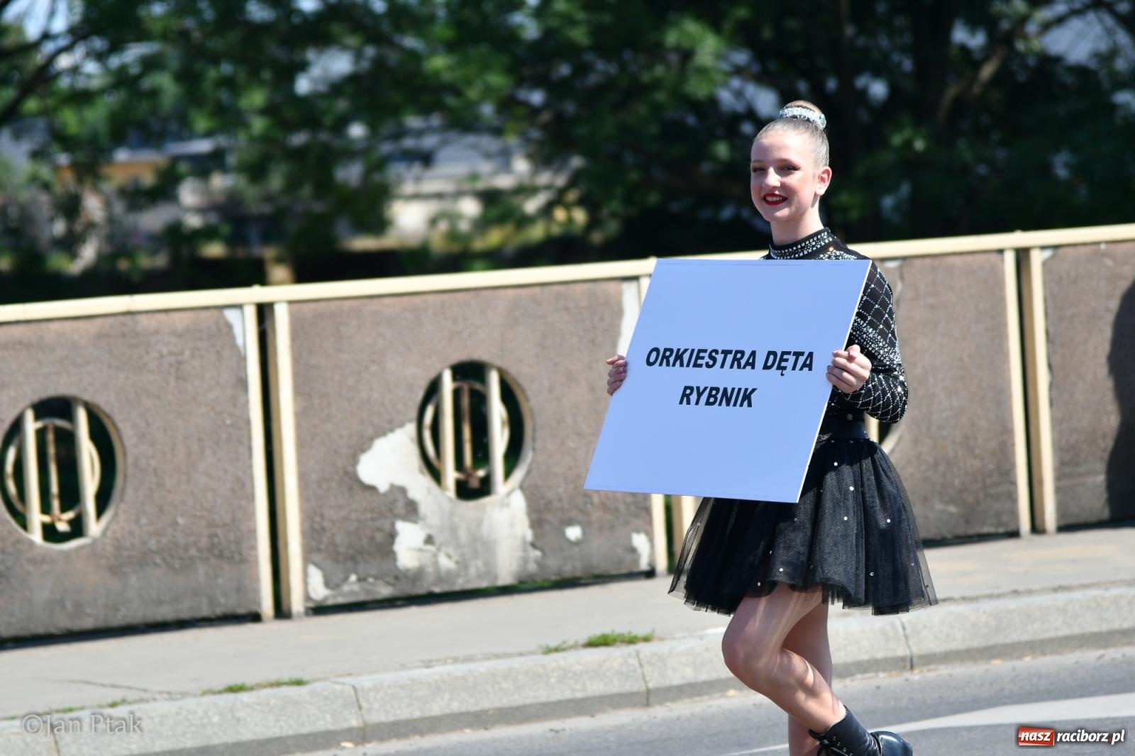 Zdjęcie w galerii na portalu naszraciborz.pl: Międzynarodowe Spotkania Artystyczne w Raciborzu. Barwny korowód przeszedł ulicami miasta wiadomości z regionu