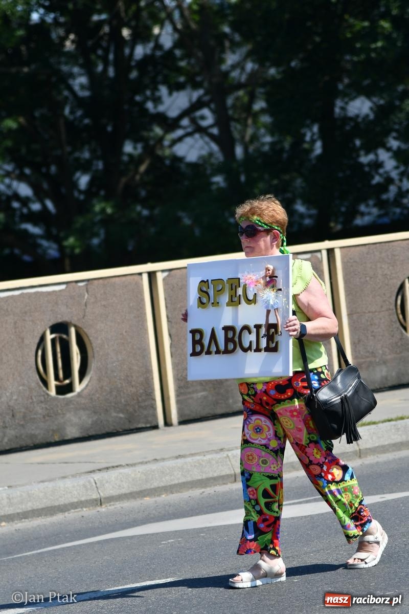 Zdjęcie w galerii na portalu naszraciborz.pl: Międzynarodowe Spotkania Artystyczne w Raciborzu. Barwny korowód przeszedł ulicami miasta wiadomości z regionu