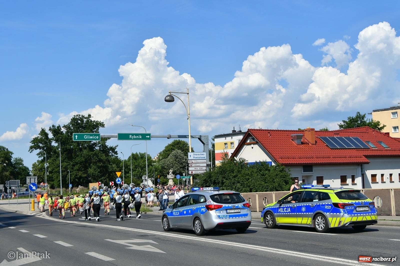 Zdjęcie w galerii na portalu naszraciborz.pl: Międzynarodowe Spotkania Artystyczne w Raciborzu. Barwny korowód przeszedł ulicami miasta wiadomości z regionu