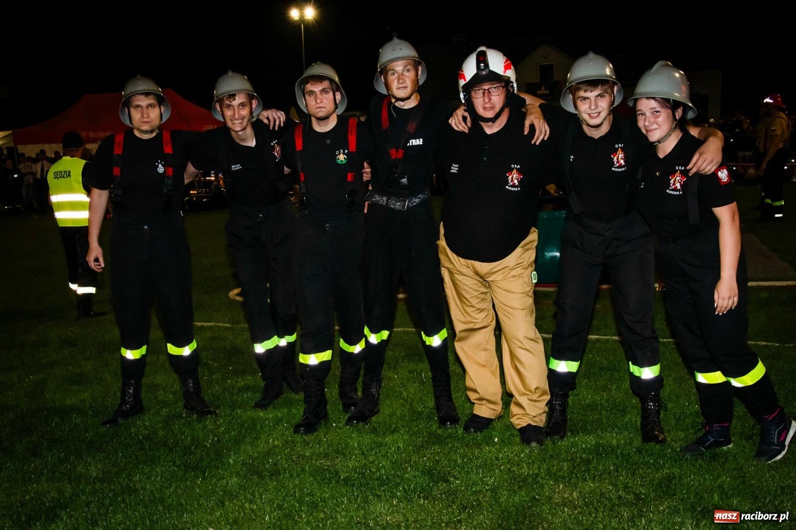 Zdjęcie w galerii na portalu naszraciborz.pl: Bój o rekord toru. Samborowice najlepsze na nocnych zawodach w Bolesławiu wiadomości z regionu