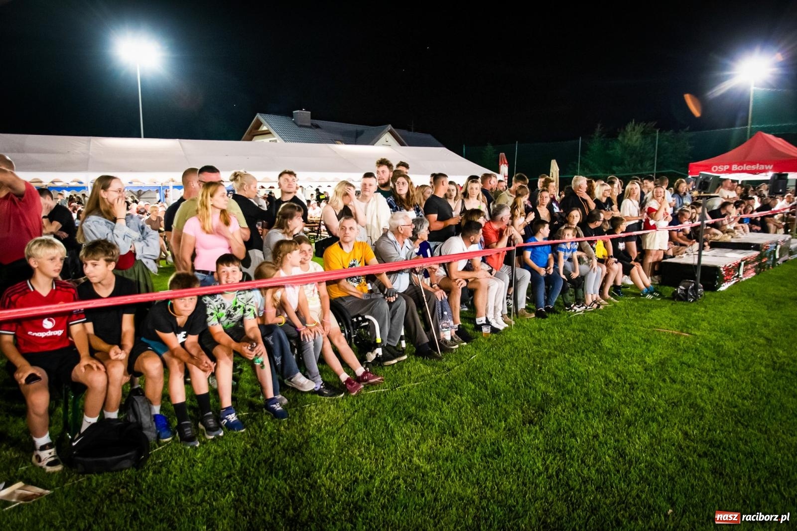 Zdjęcie w galerii na portalu naszraciborz.pl: Bój o rekord toru. Samborowice najlepsze na nocnych zawodach w Bolesławiu wiadomości z regionu