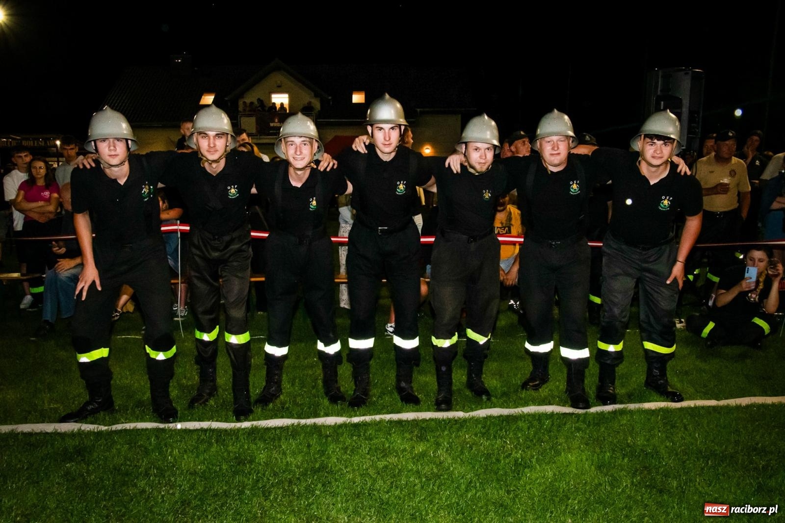 Zdjęcie w galerii na portalu naszraciborz.pl: Bój o rekord toru. Samborowice najlepsze na nocnych zawodach w Bolesławiu wiadomości z regionu