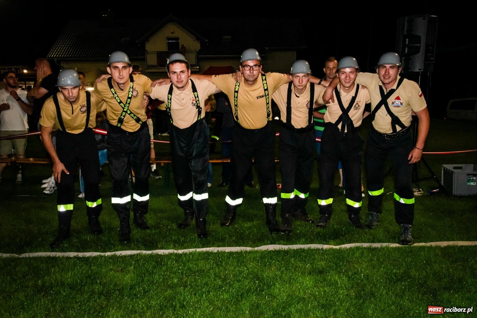 Zdjęcie w galerii na portalu naszraciborz.pl: Bój o rekord toru. Samborowice najlepsze na nocnych zawodach w Bolesławiu wiadomości z regionu