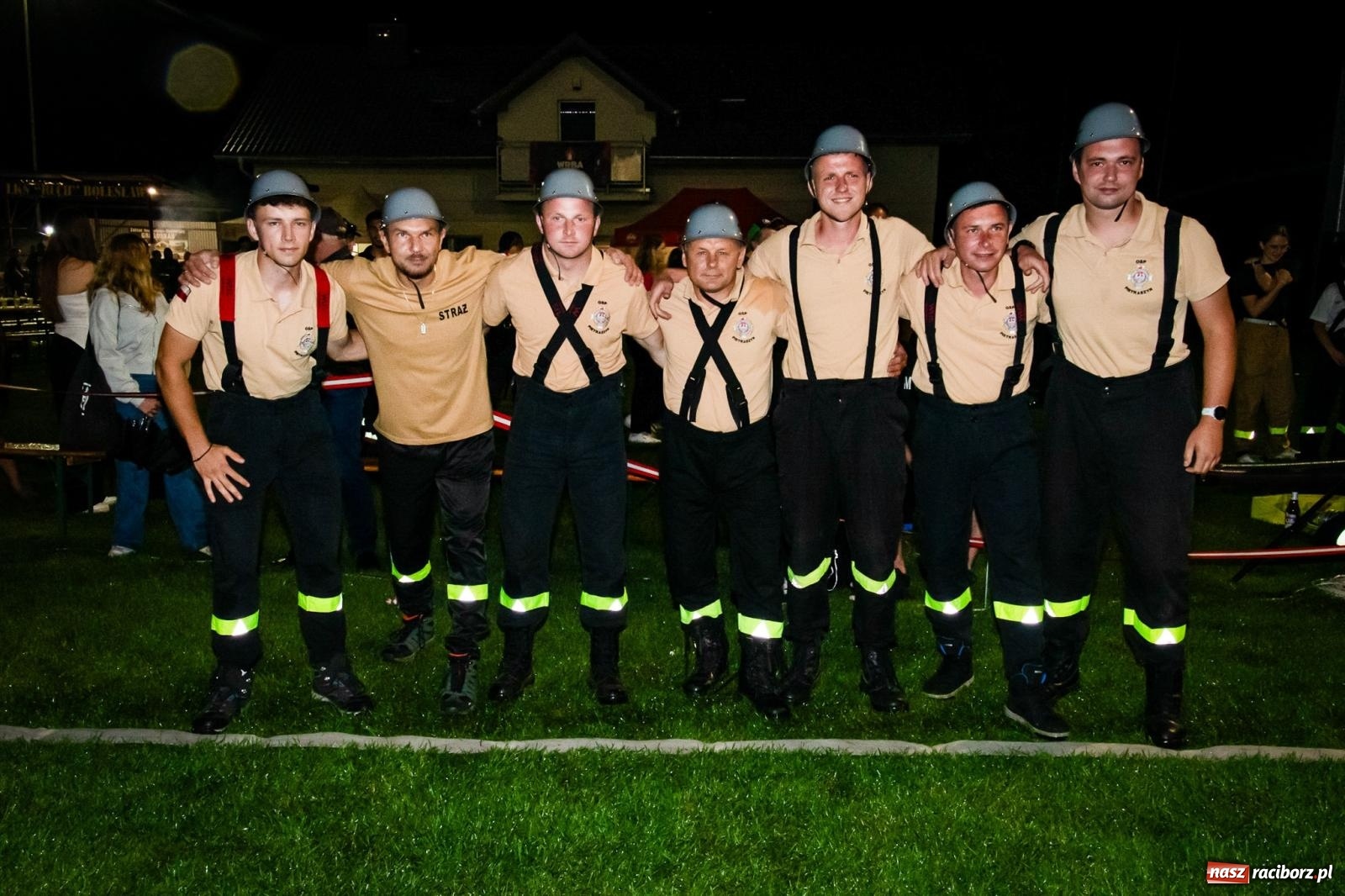 Zdjęcie w galerii na portalu naszraciborz.pl: Bój o rekord toru. Samborowice najlepsze na nocnych zawodach w Bolesławiu wiadomości z regionu
