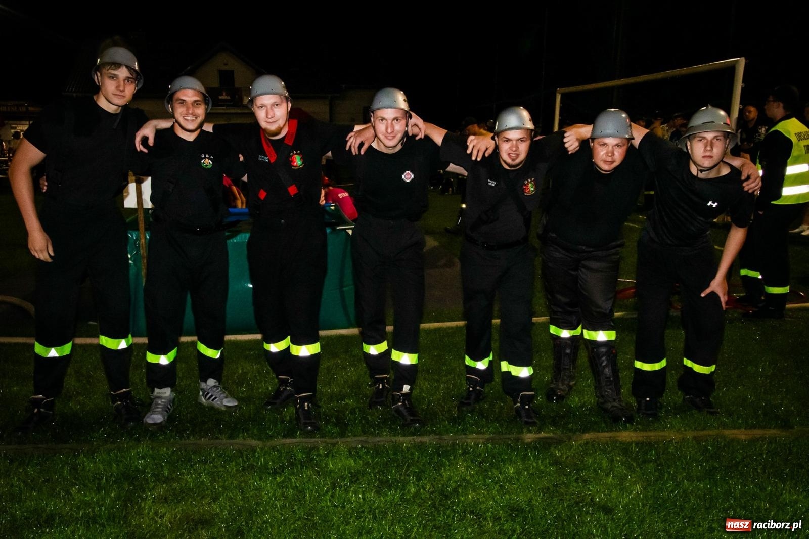 Zdjęcie w galerii na portalu naszraciborz.pl: Bój o rekord toru. Samborowice najlepsze na nocnych zawodach w Bolesławiu wiadomości z regionu