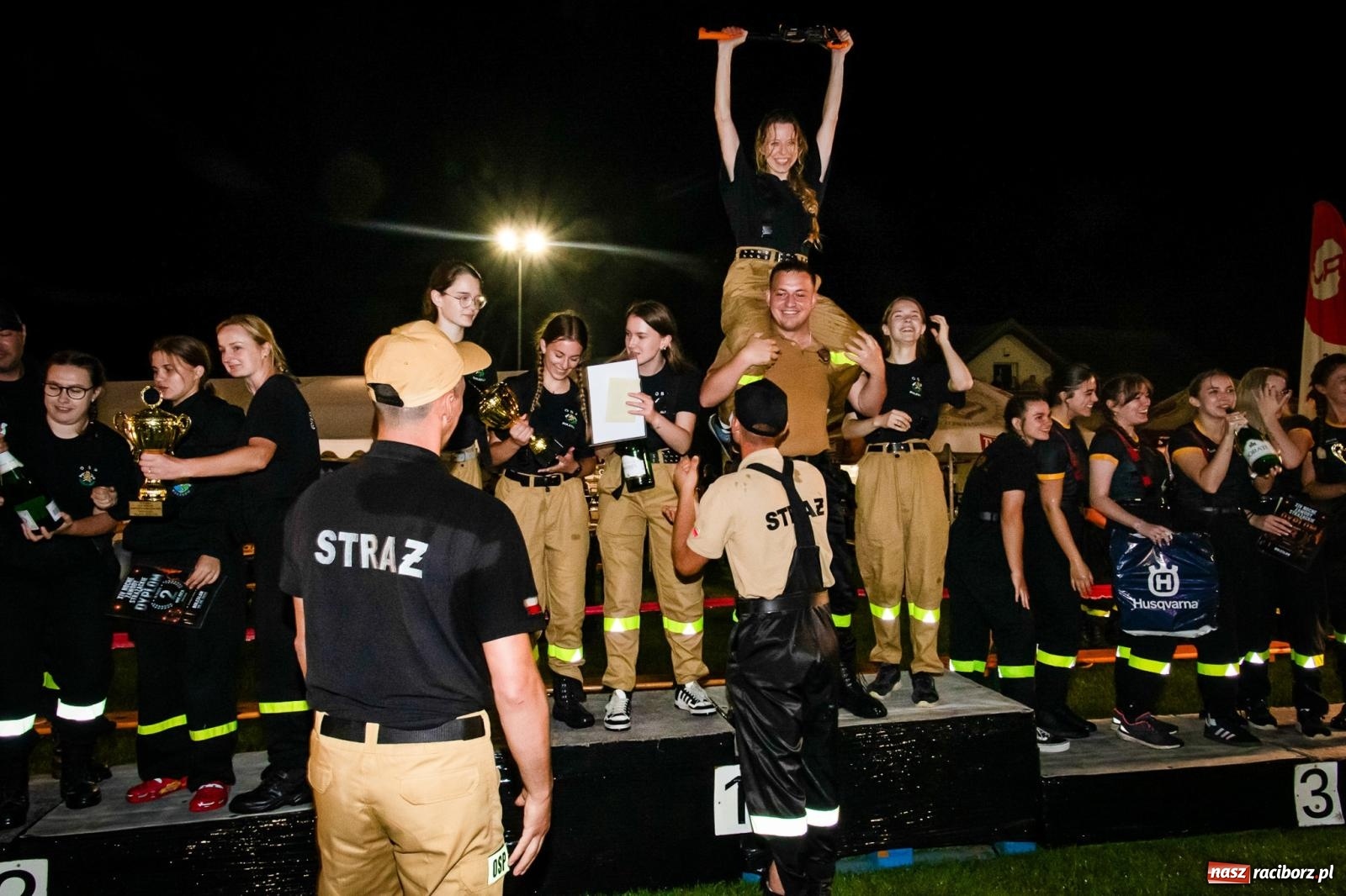 Zdjęcie w galerii na portalu naszraciborz.pl: Bój o rekord toru. Samborowice najlepsze na nocnych zawodach w Bolesławiu wiadomości z regionu