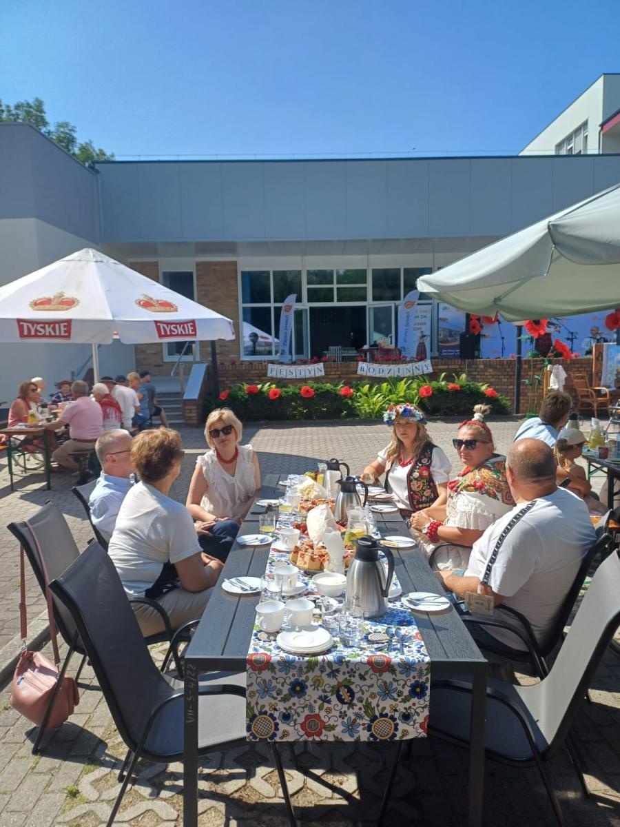 Zdjęcie w galerii na portalu naszraciborz.pl: Góralski Festyn Rodzinny w DPS Złota Jesień w Raciborzu wiadomości z regionu