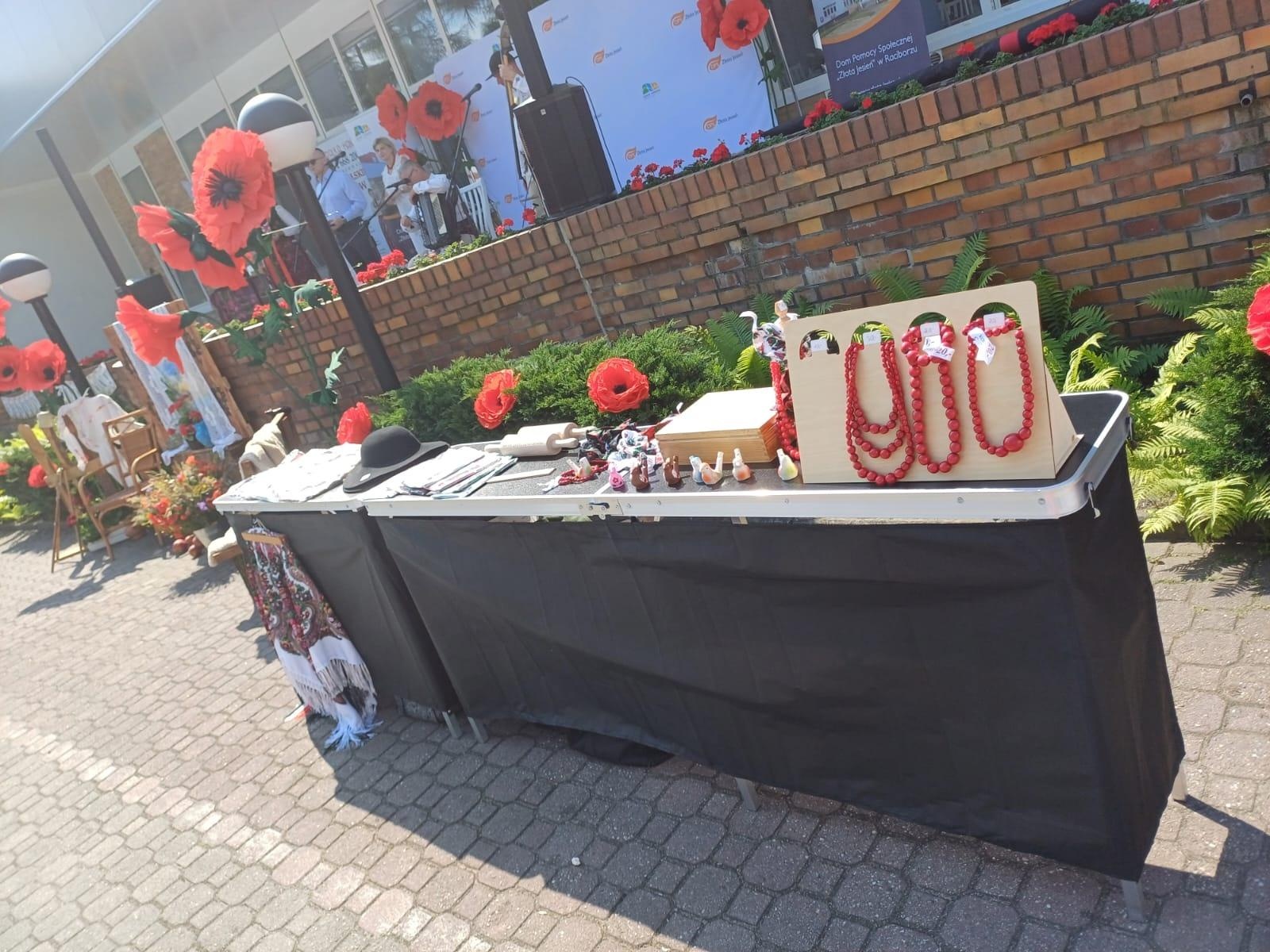 Zdjęcie w galerii na portalu naszraciborz.pl: Góralski Festyn Rodzinny w DPS Złota Jesień w Raciborzu wiadomości z regionu